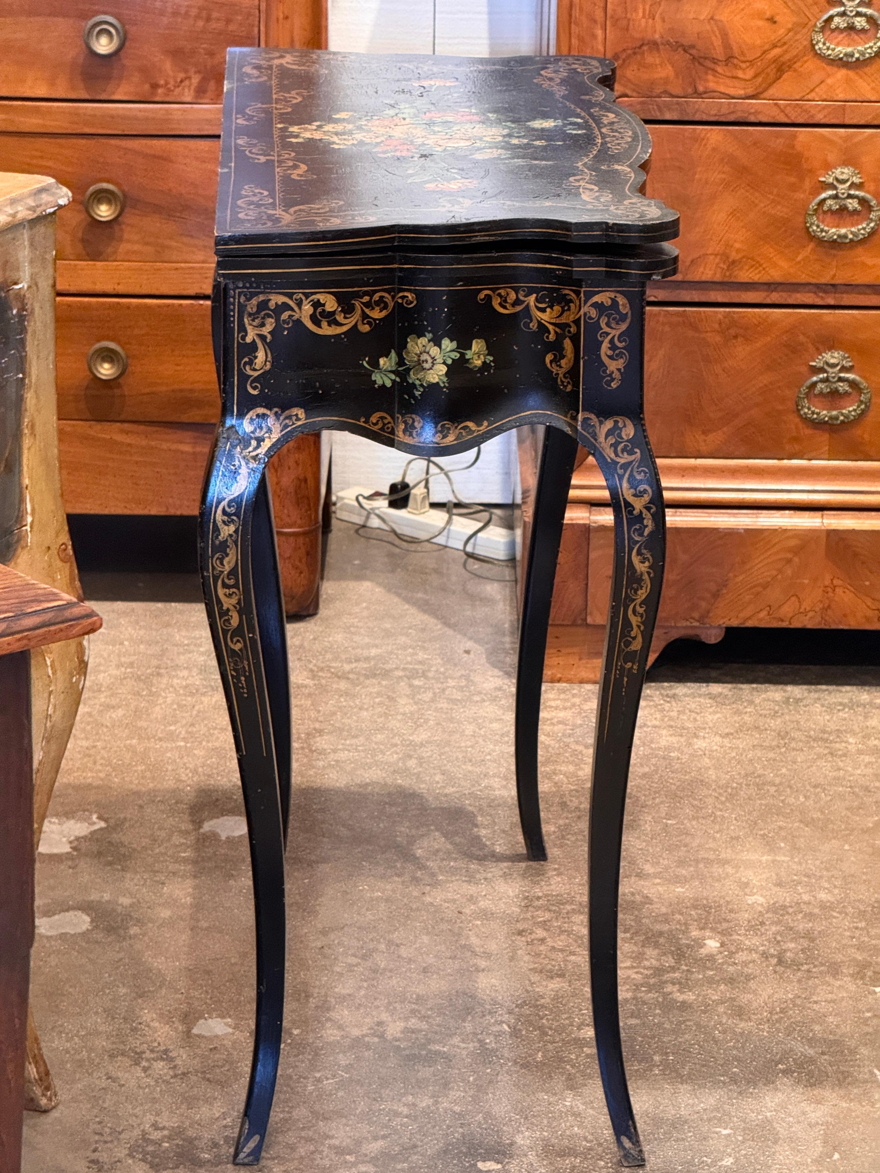 Table à jeux en laque noire du 19ème siècle en vente 4