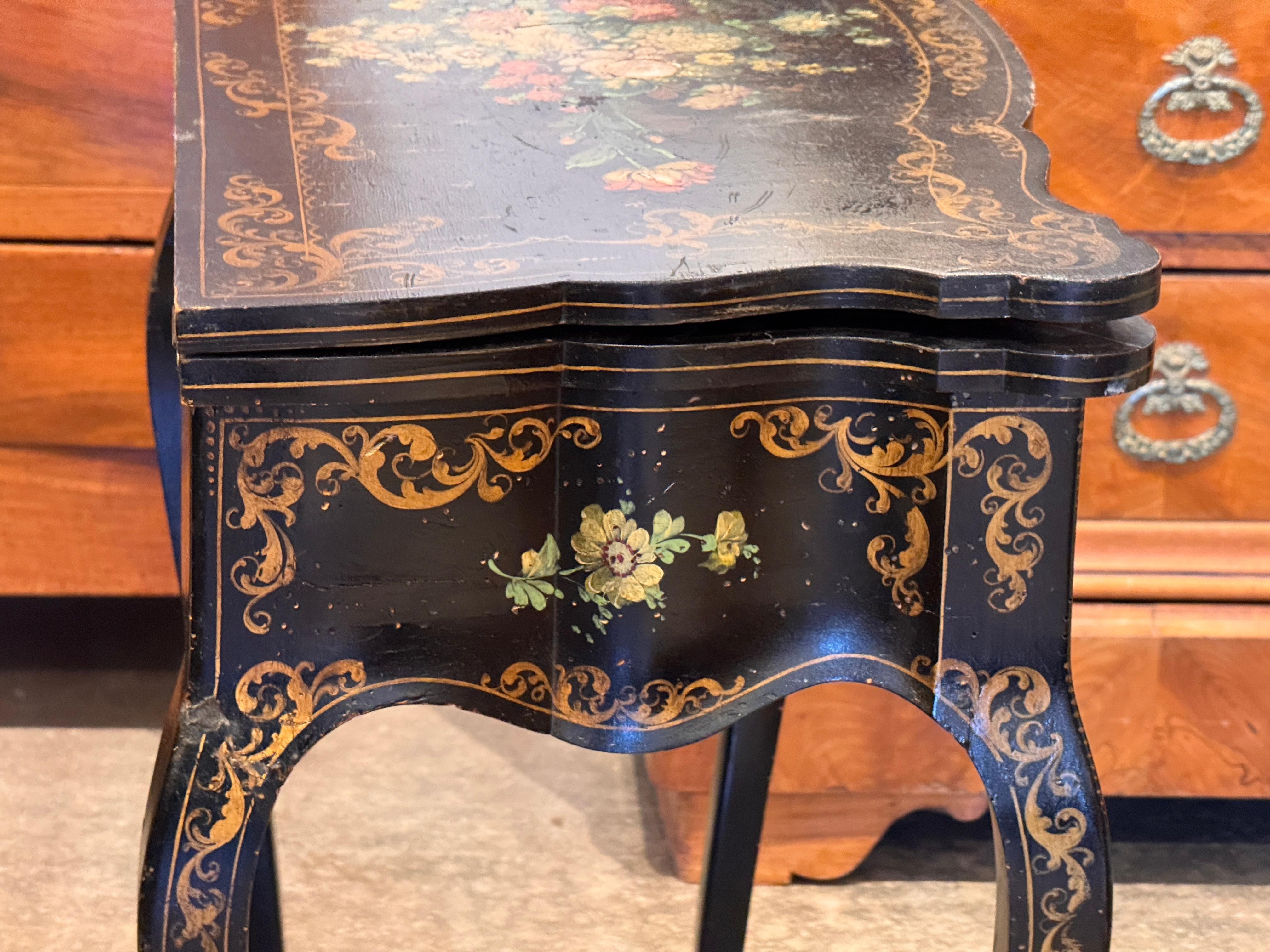Table à jeux en laque noire du 19ème siècle en vente 5