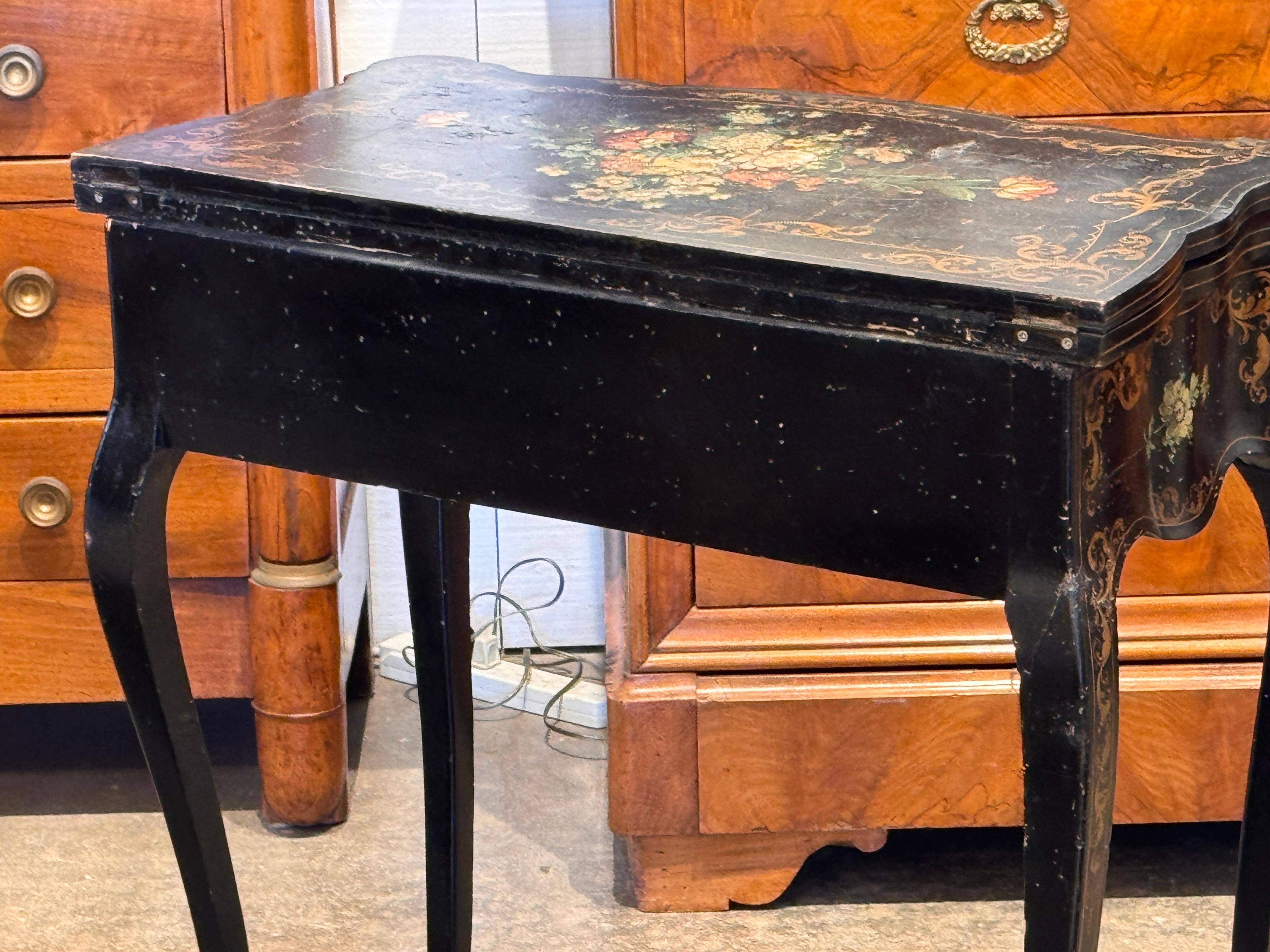 Table à jeux en laque noire du 19ème siècle en vente 6