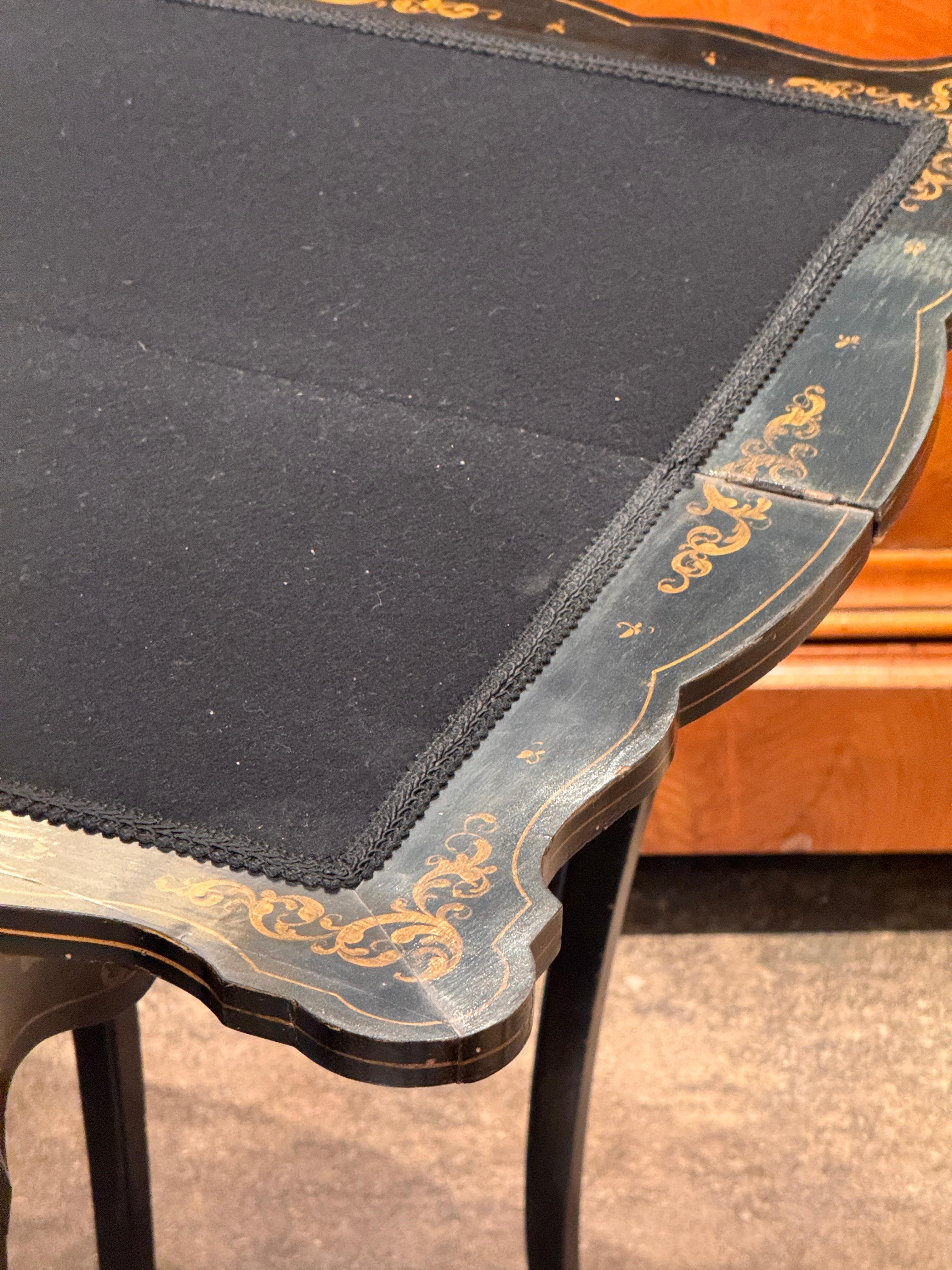Table à jeux en laque noire du 19ème siècle en vente 2