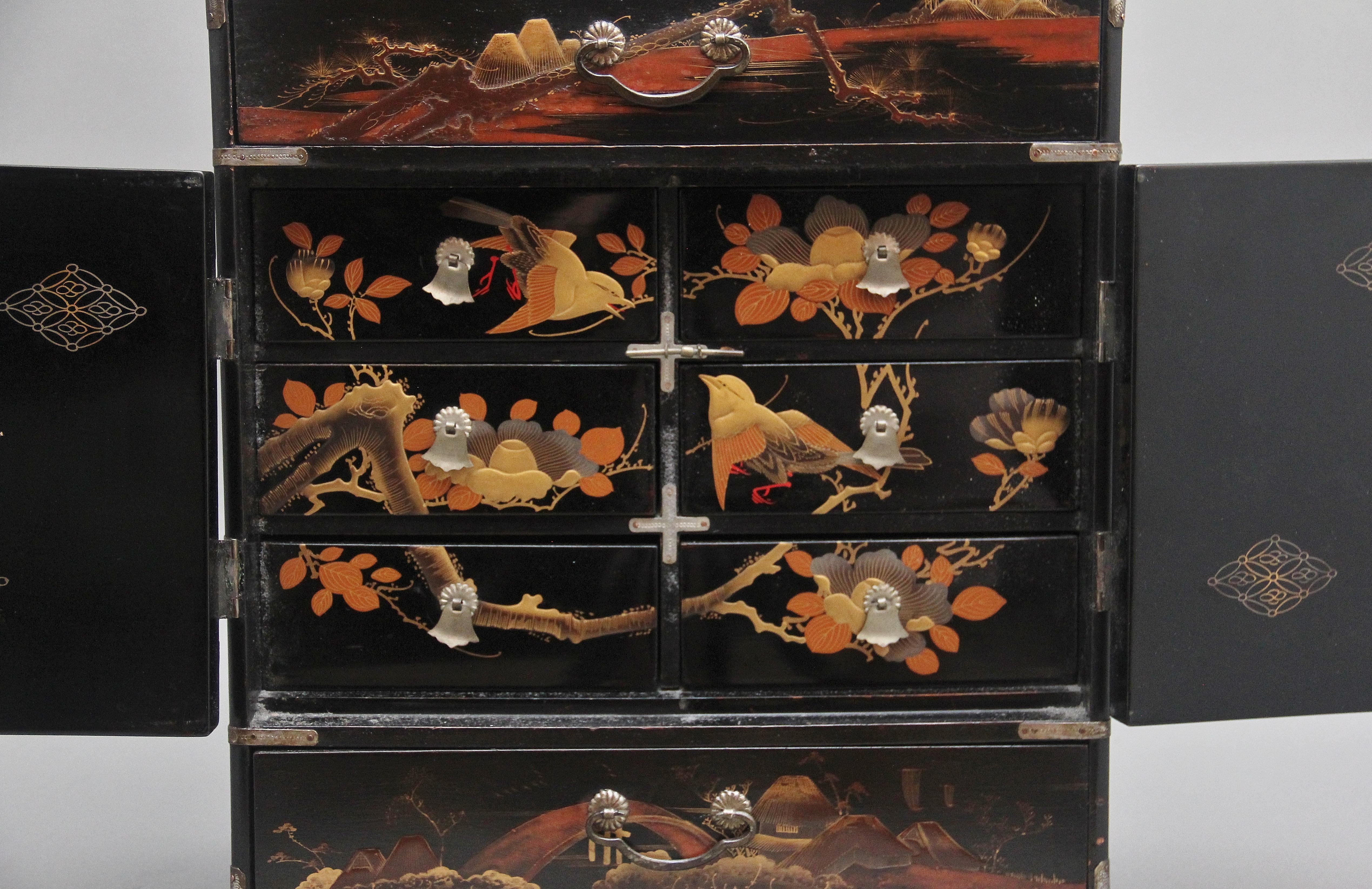 Legno Mobile da tavolo del XIX secolo laccato e dipinto di nero in vendita