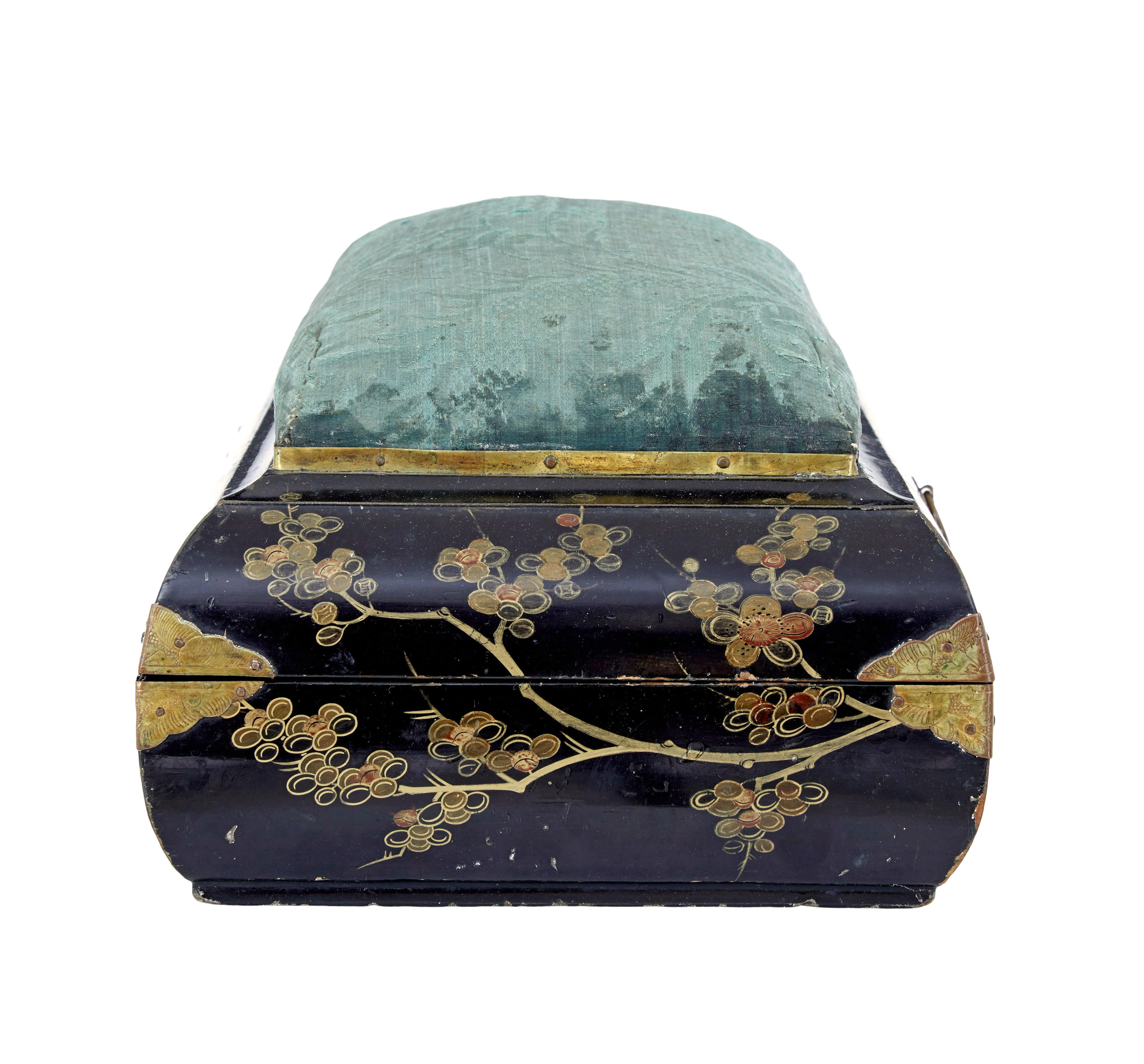 19th century black lacquered jewellery box For Sale 3