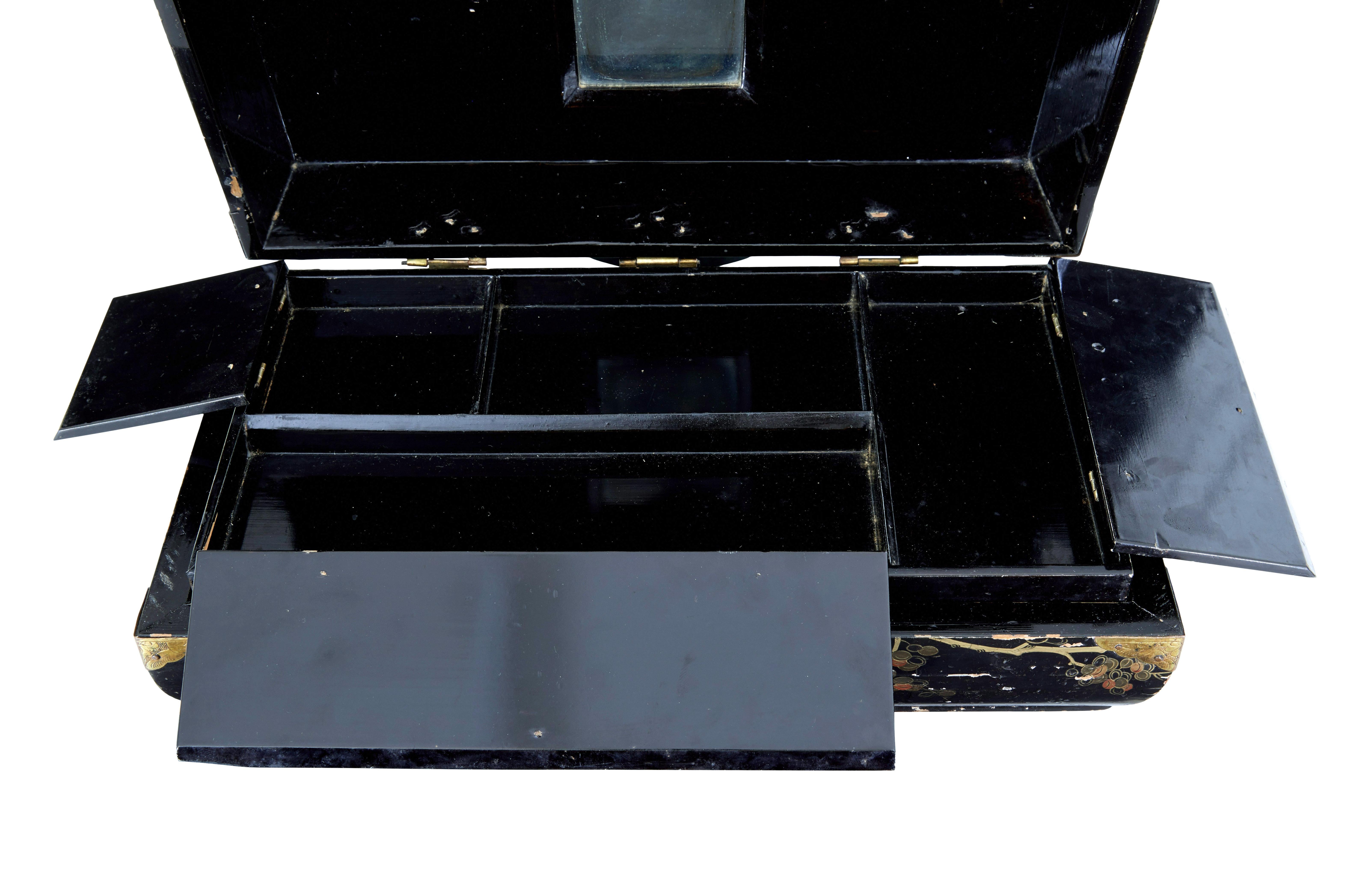 Chinese 19th Century Black Lacquered Jewellery Box For Sale