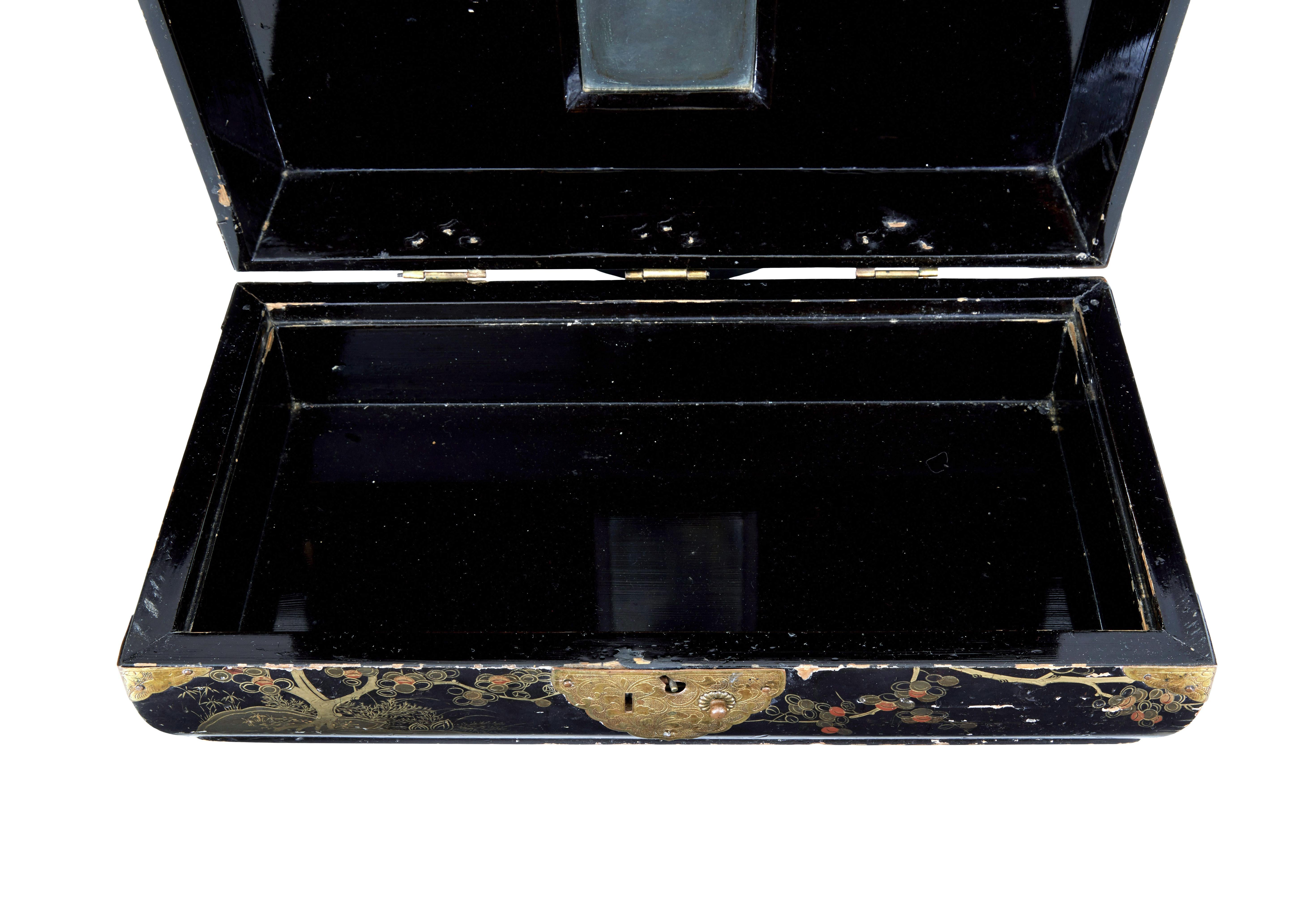 Hand-Crafted 19th Century Black Lacquered Jewellery Box For Sale