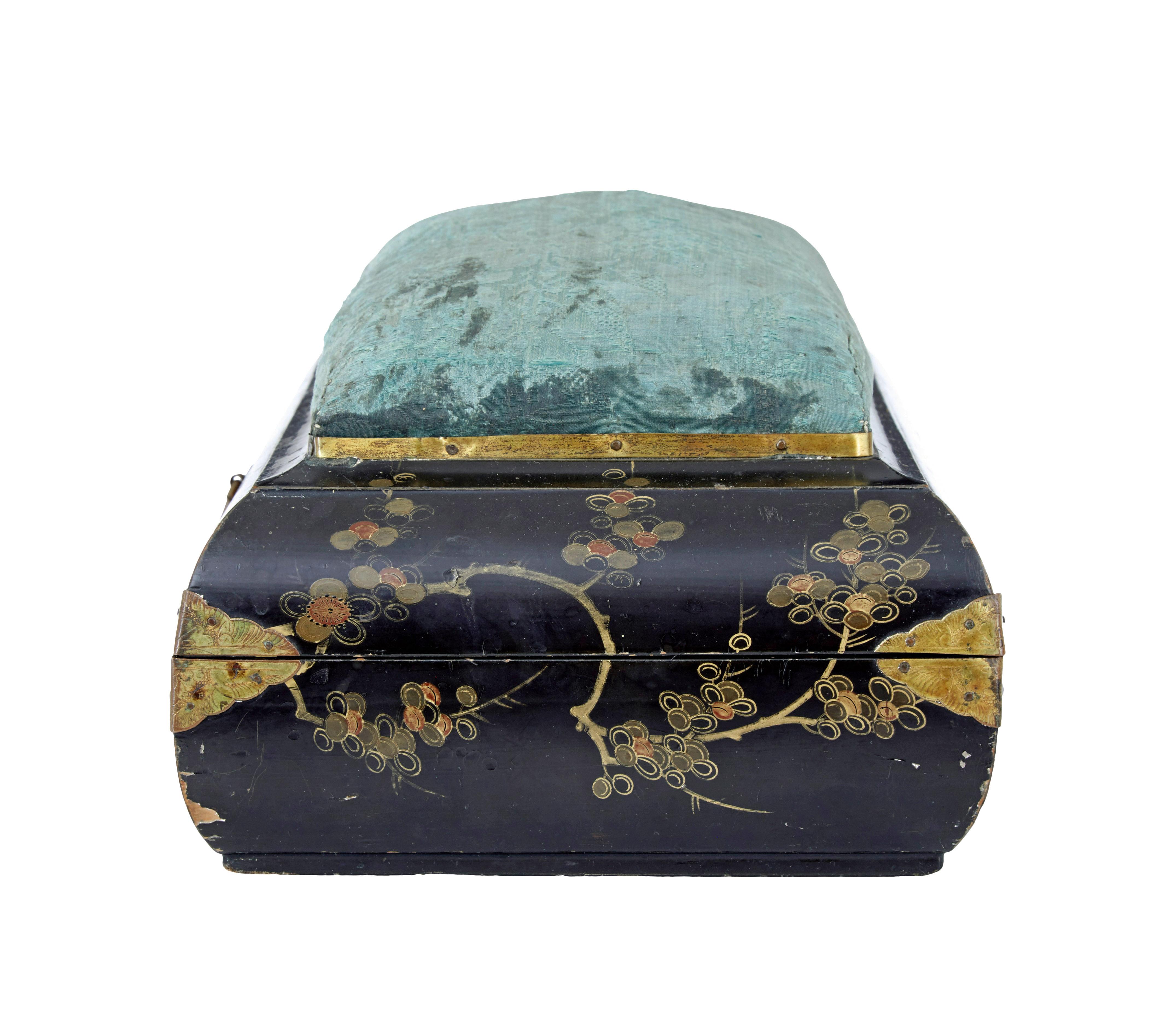 19th century black lacquered jewellery box For Sale 1