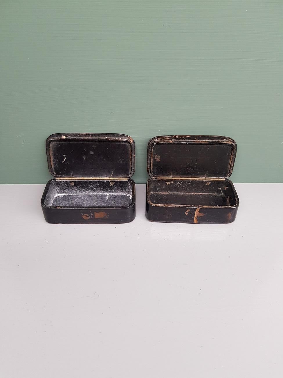 19th Century Black Lacquered Wooden Snuff Boxes Inlaid with Mother of Pearl In Good Condition For Sale In Raalte, NL