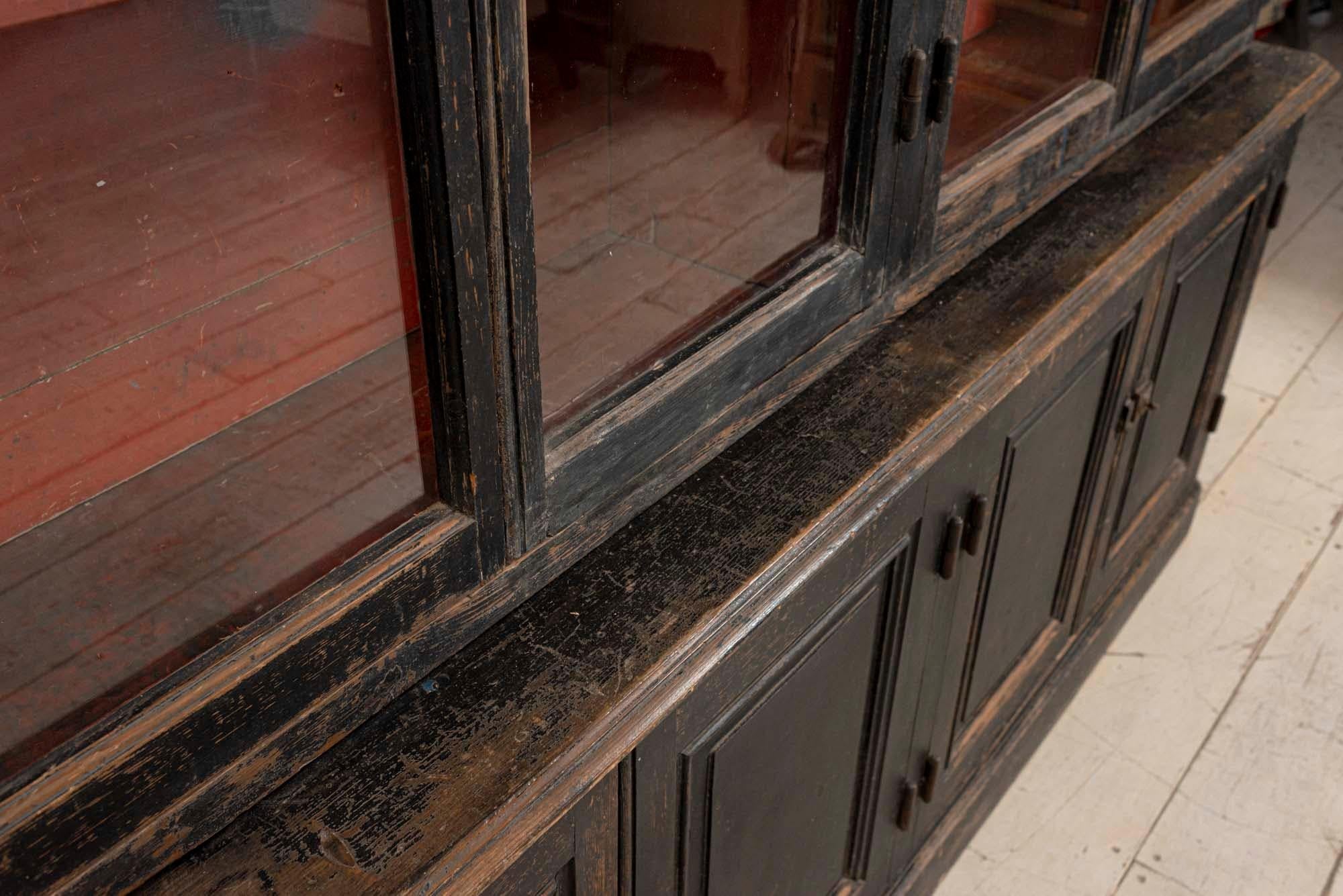 19th Century Black Painted French Library Breakfront 'Moderne' Bookcase In Good Condition In London, GB