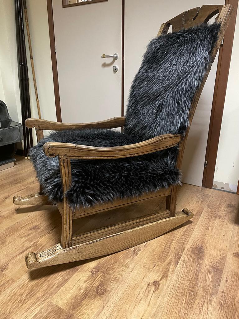 Fausse fourrure Chaise à bascule noire du XIXe siècle en vente