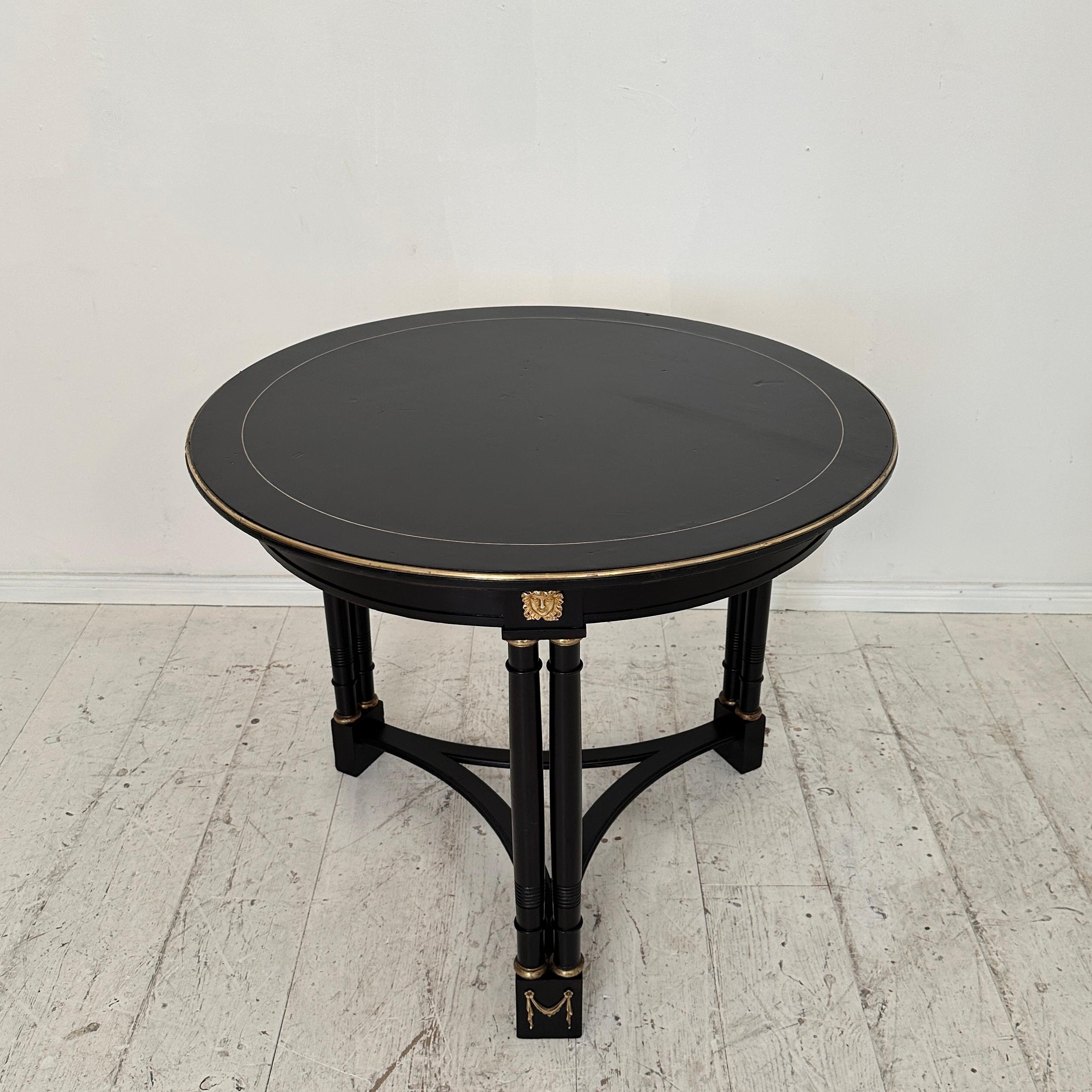 19th Century Black Round Gueridon Empire Style Table, around 1870 In Good Condition For Sale In Berlin, DE