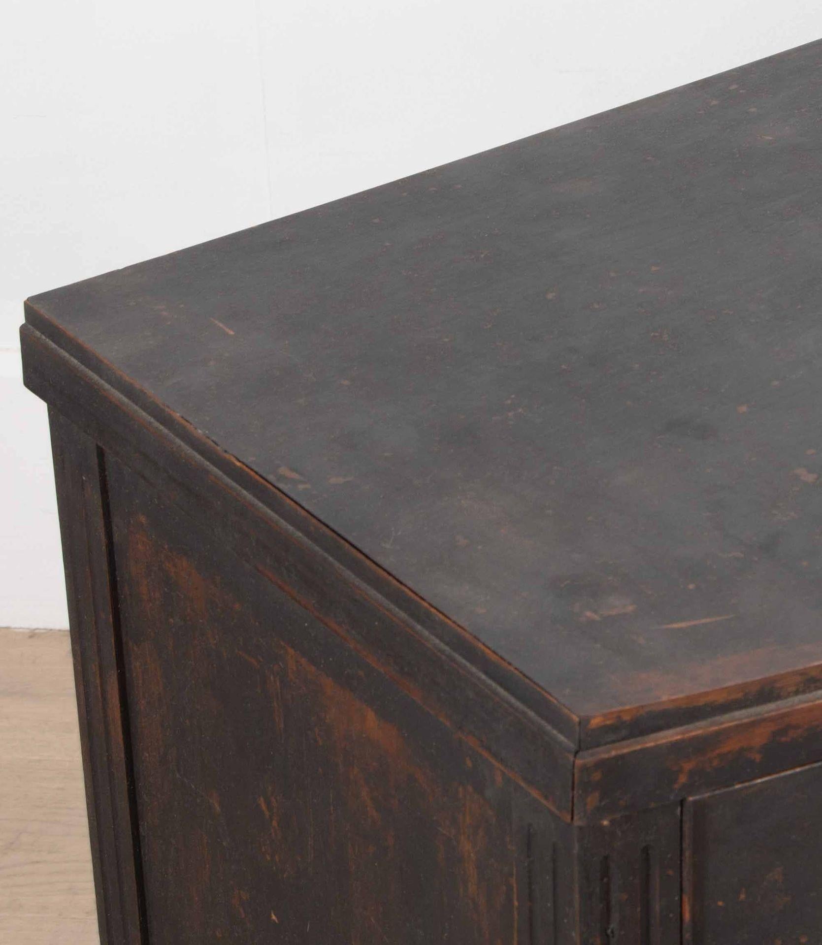Ottone Cassettiera svedese nera del XIX secolo