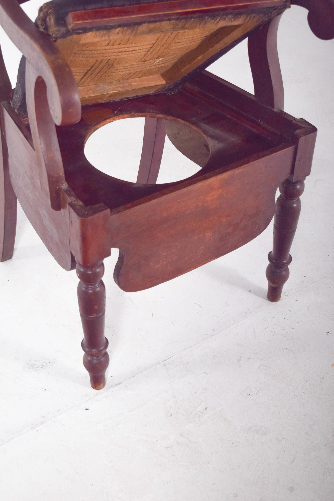 Silla orinal tapizada en negro del siglo XIX en Bastante bueno estado para la venta en Lisboa, Lisboa