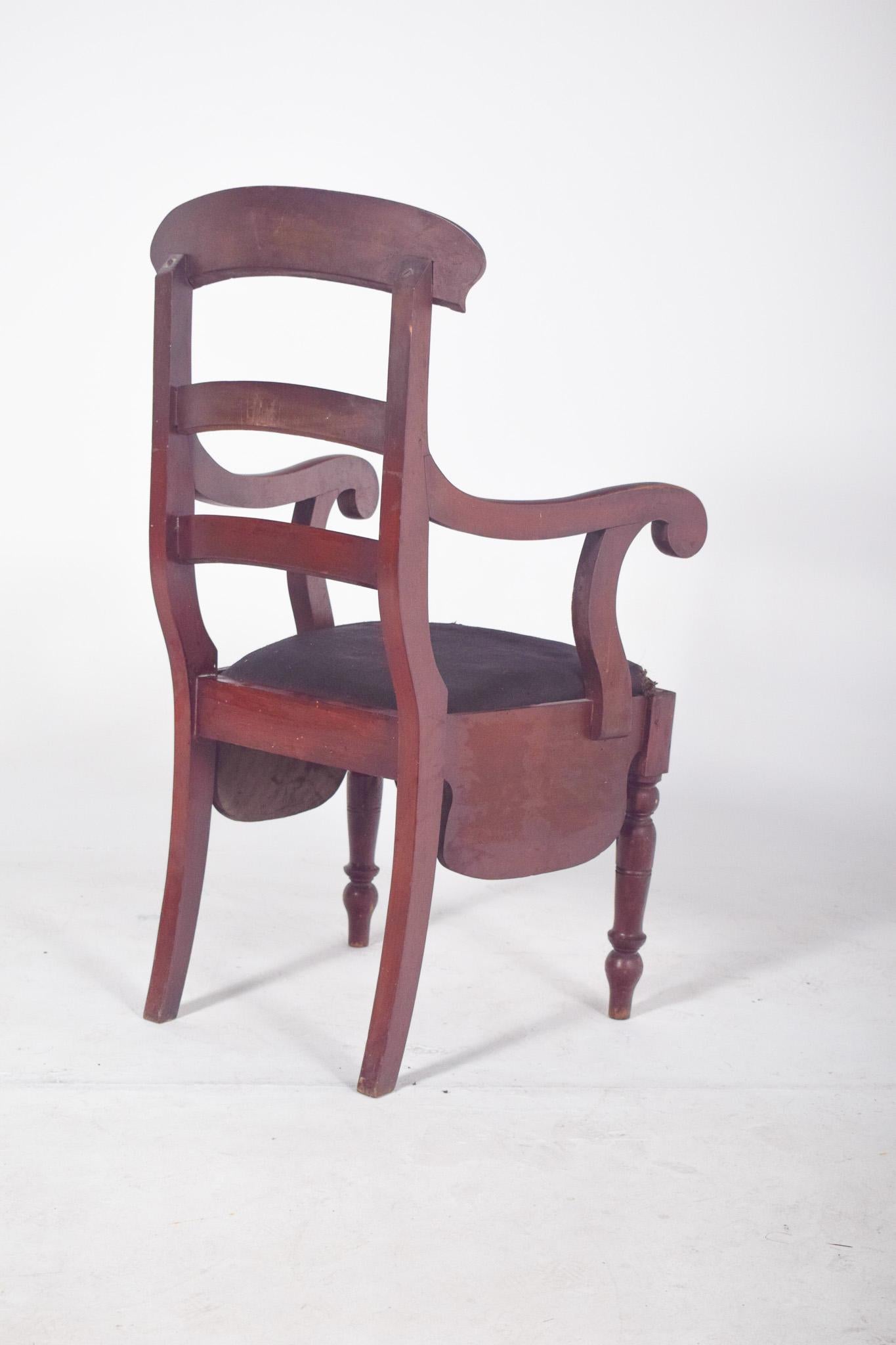Silla orinal tapizada en negro del siglo XIX Fines del siglo XIX en venta