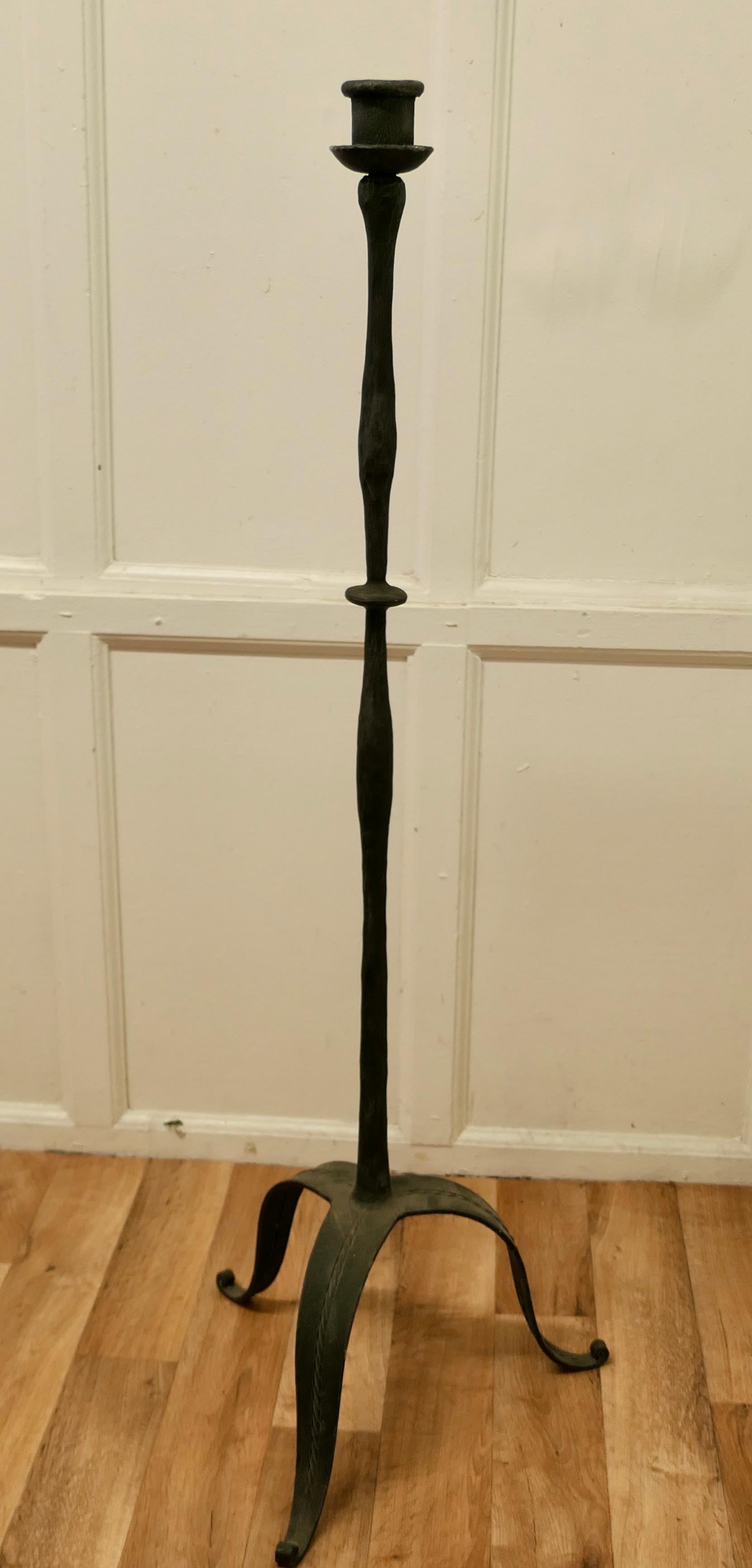 19th Century Blacksmith Made Gothic Wrought Iron Floor Lamp In Good Condition For Sale In Chillerton, Isle of Wight