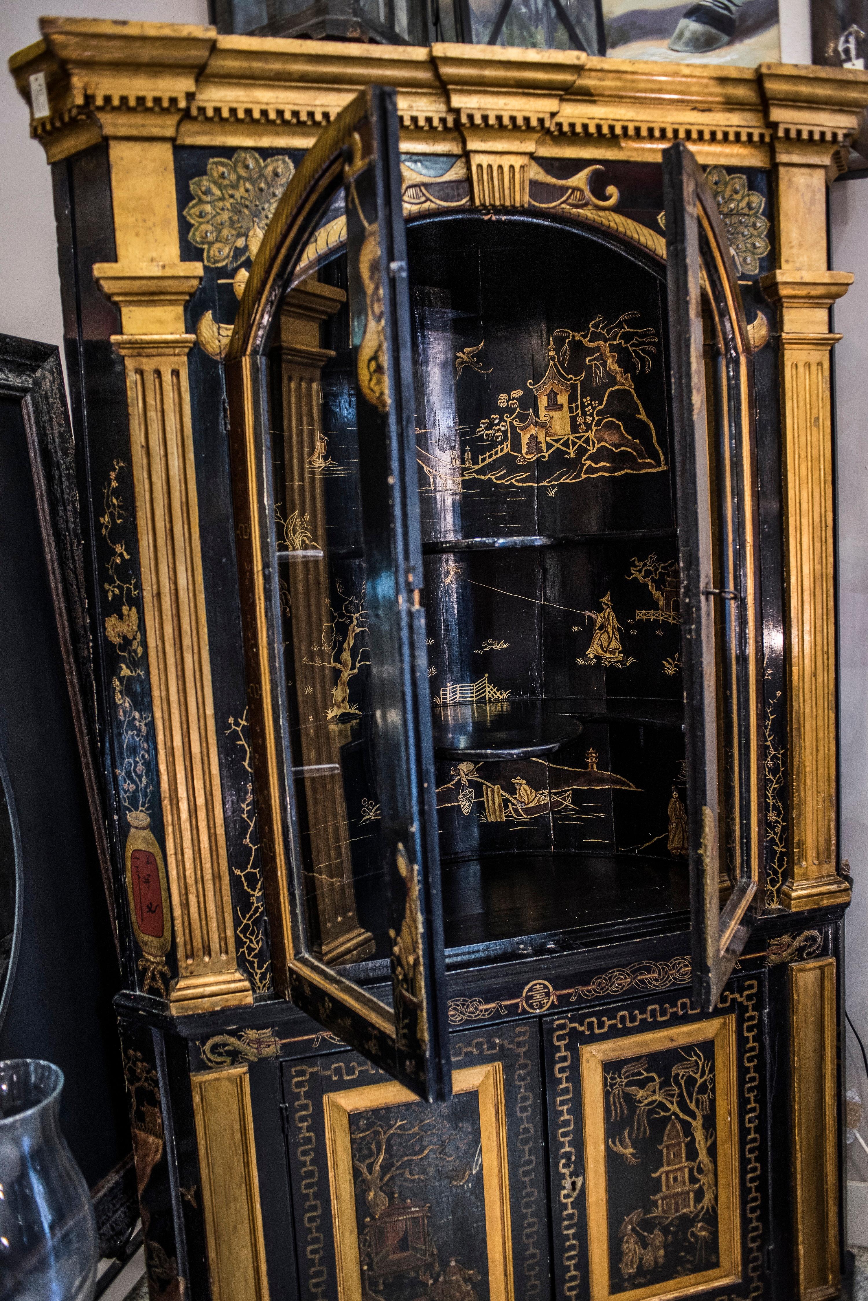 19th Century Blackwood and Goldwood Chinoiseries British Corner Cupboard, 1860 5