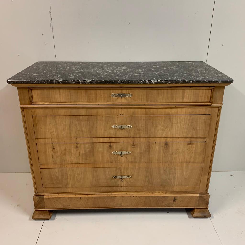 Very decorative and super quality early 19th century French cherrywood commode, but has been bleached to alter the typical ginger tone of cherry and giving this lovely mellow and matte finish.
Great quality to the veneers, notice the grains of the