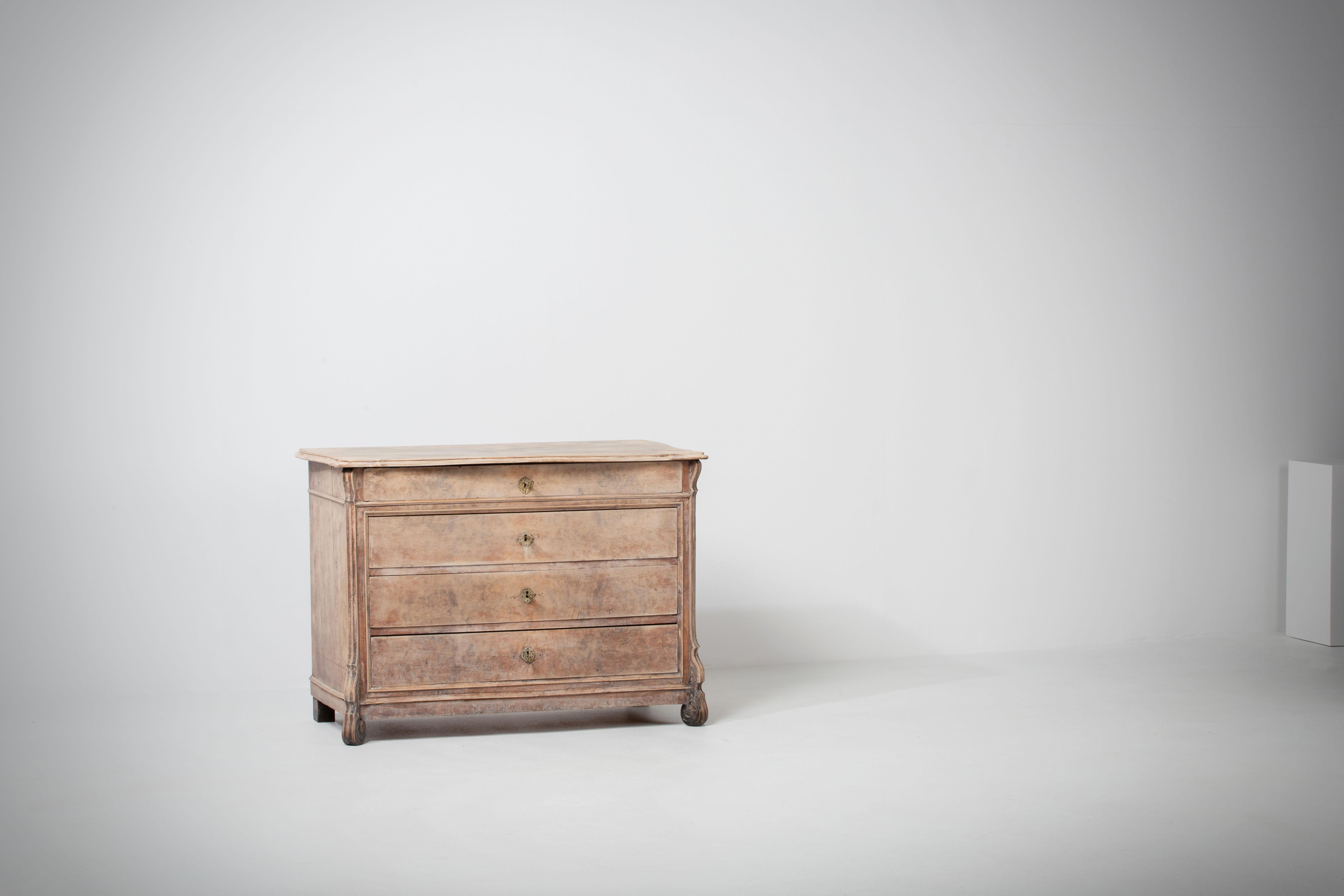 Beautiful French chest from the 19th century.
Losses and traces of wear, a piece steeped in history and full of charm.
