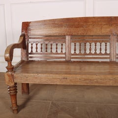 Settle du 19ème siècle en châtaignier blanchi