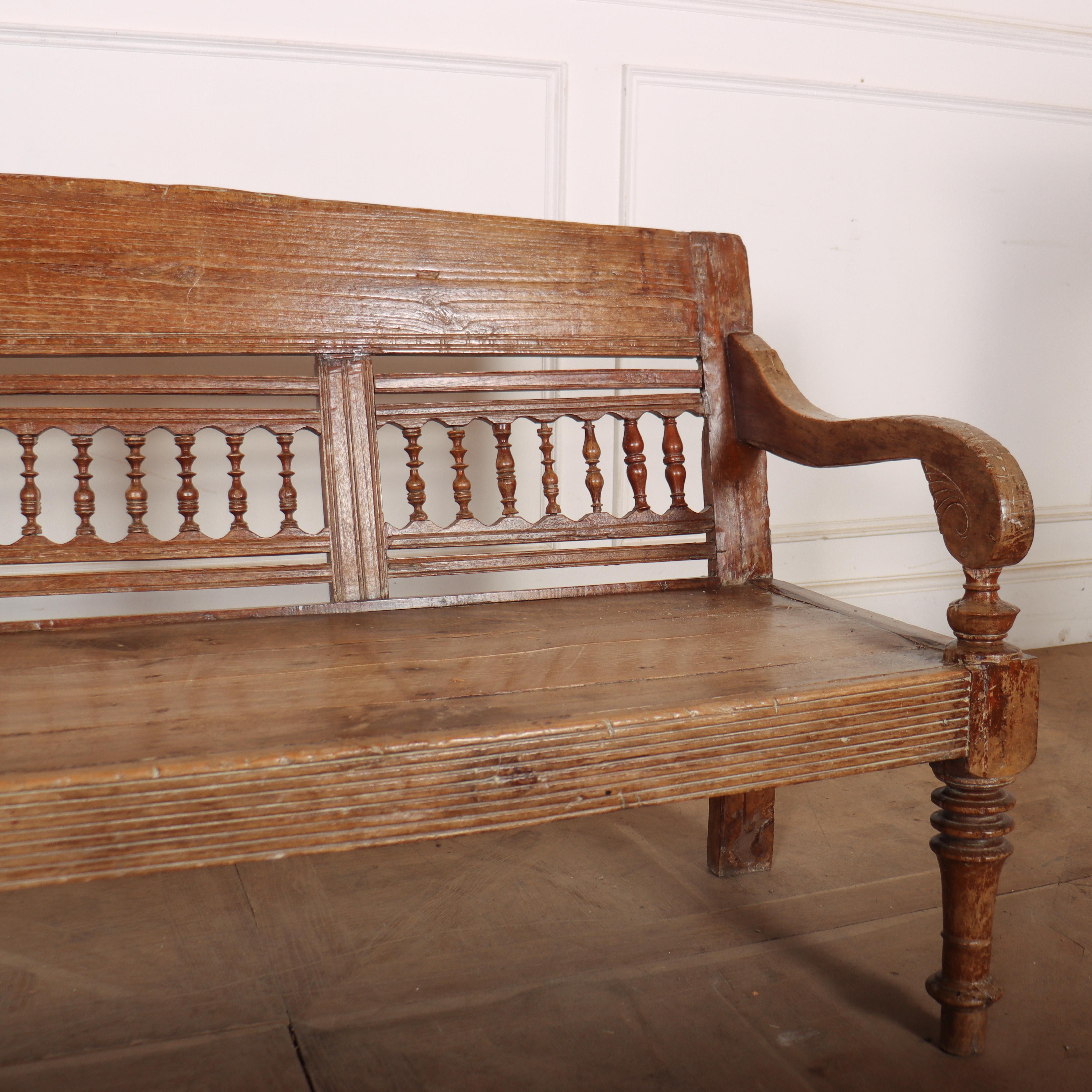 19th Century Bleached Chestnut Settle In Good Condition For Sale In Leamington Spa, Warwickshire