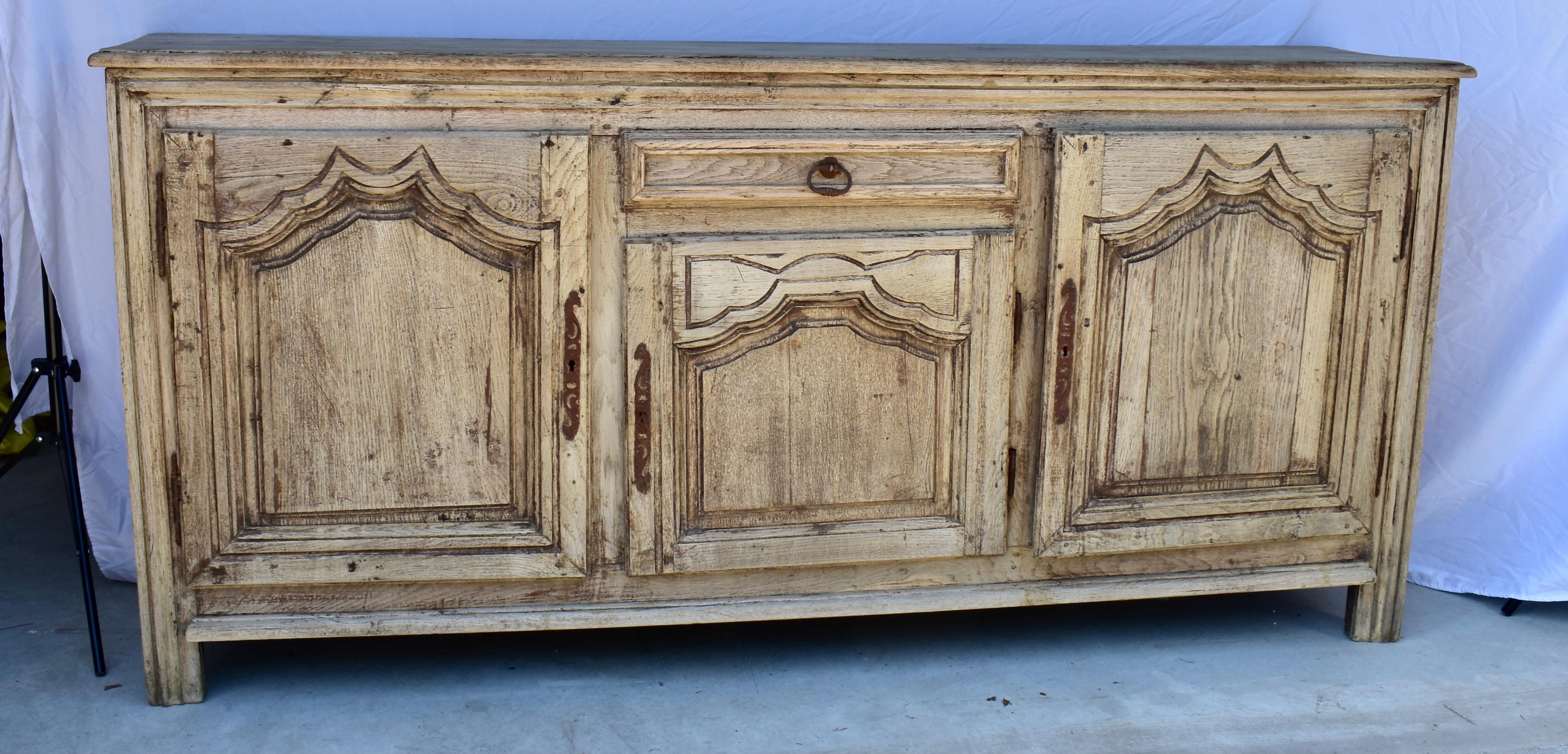 19th Century Bleached French Oak Louis XV Buffet In Good Condition In Carmine, TX