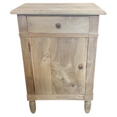 Cabinet / Table de nuit Louis Philippe en noyer italien blanchi du 19ème siècle