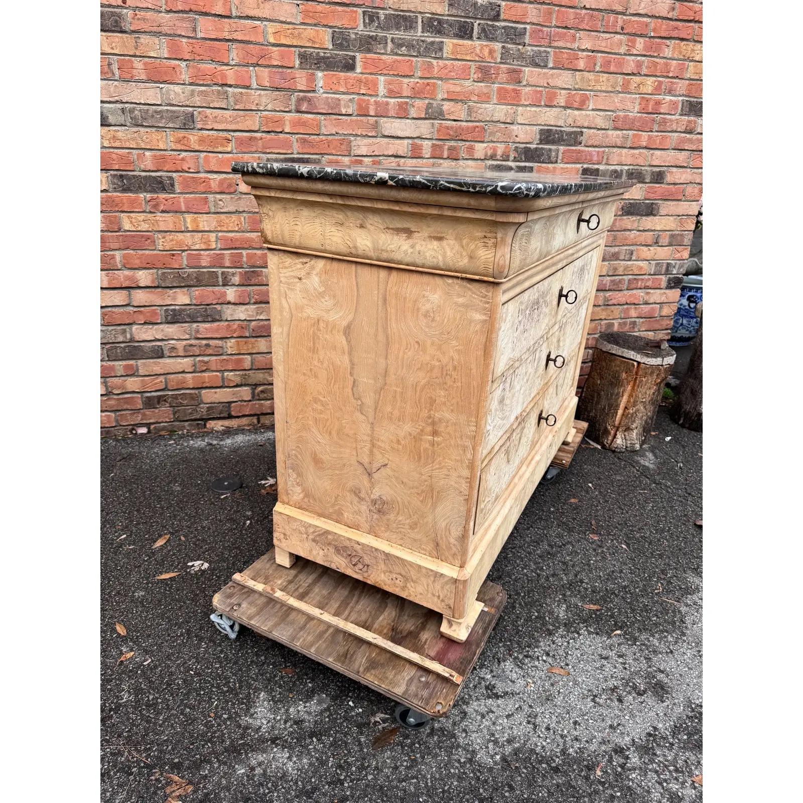 Cassettiera Louis Philippe sbiancata del XIX secolo in vendita 9