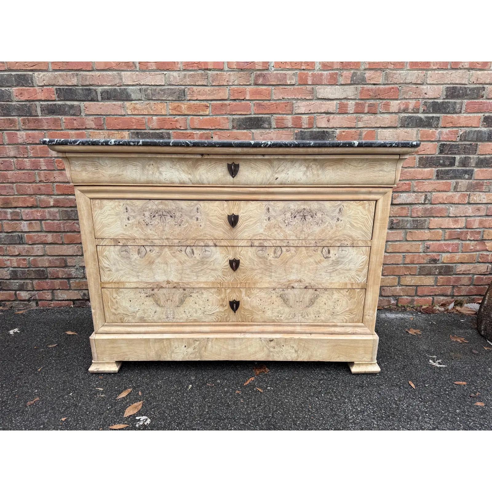 Cassettiera Louis Philippe sbiancata del XIX secolo In condizioni buone in vendita a Nashville, TN
