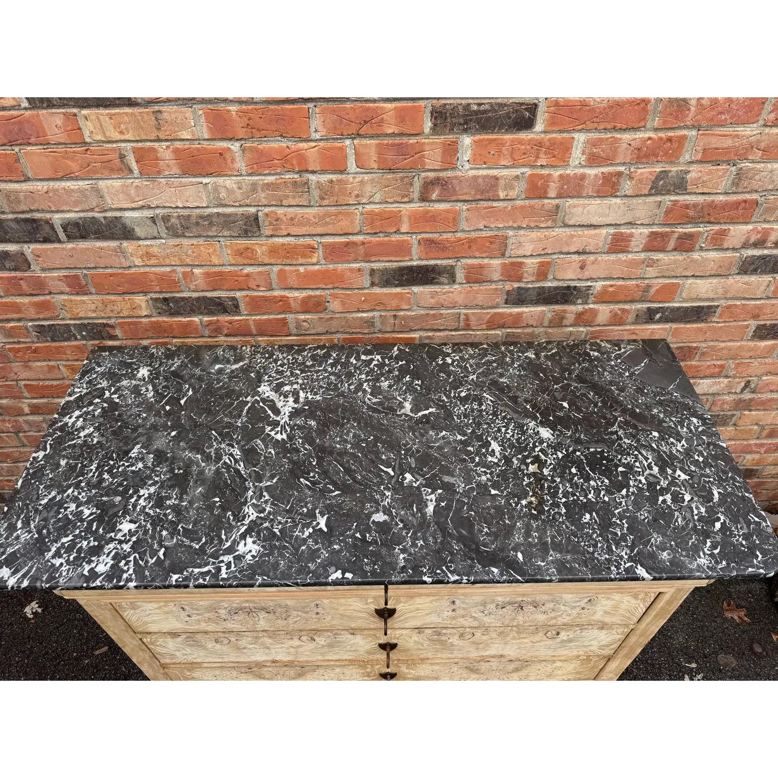 Legno Cassettiera Louis Philippe sbiancata del XIX secolo in vendita