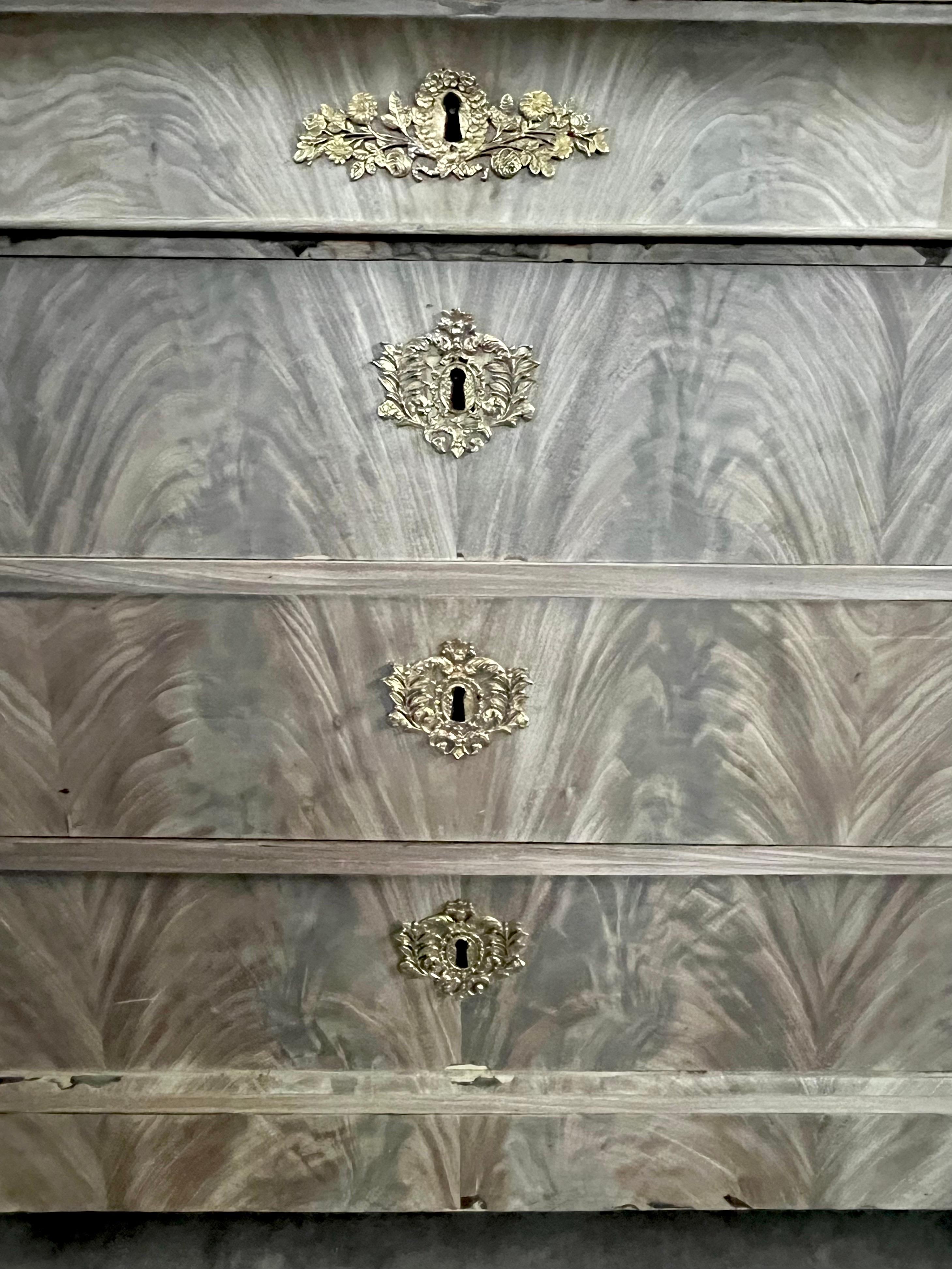 Cómoda Louis Philippe De Caoba Blanqueada Del Siglo XIX Con Mármol Gris en venta 4