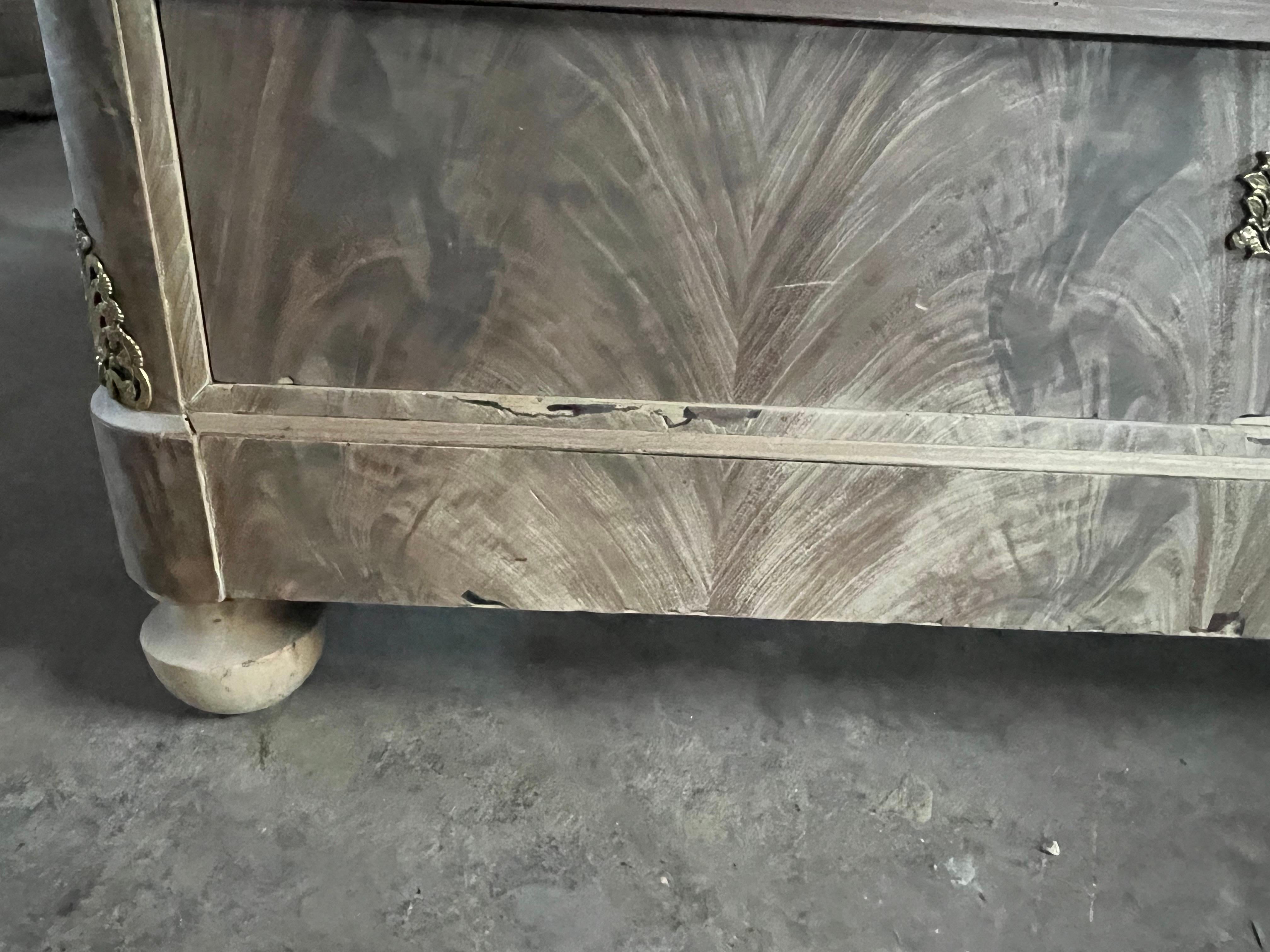 Cómoda Louis Philippe De Caoba Blanqueada Del Siglo XIX Con Mármol Gris en venta 5