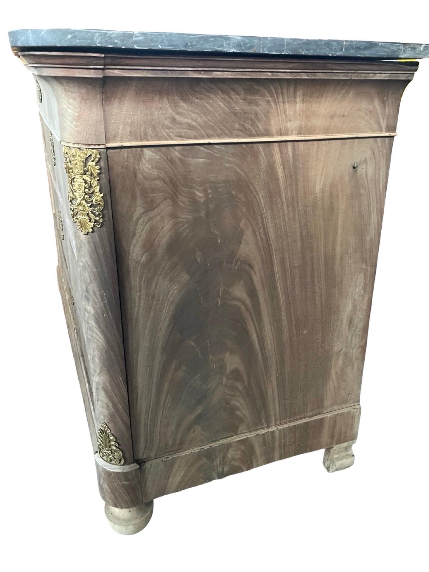 Cómoda Louis Philippe De Caoba Blanqueada Del Siglo XIX Con Mármol Gris en venta 10