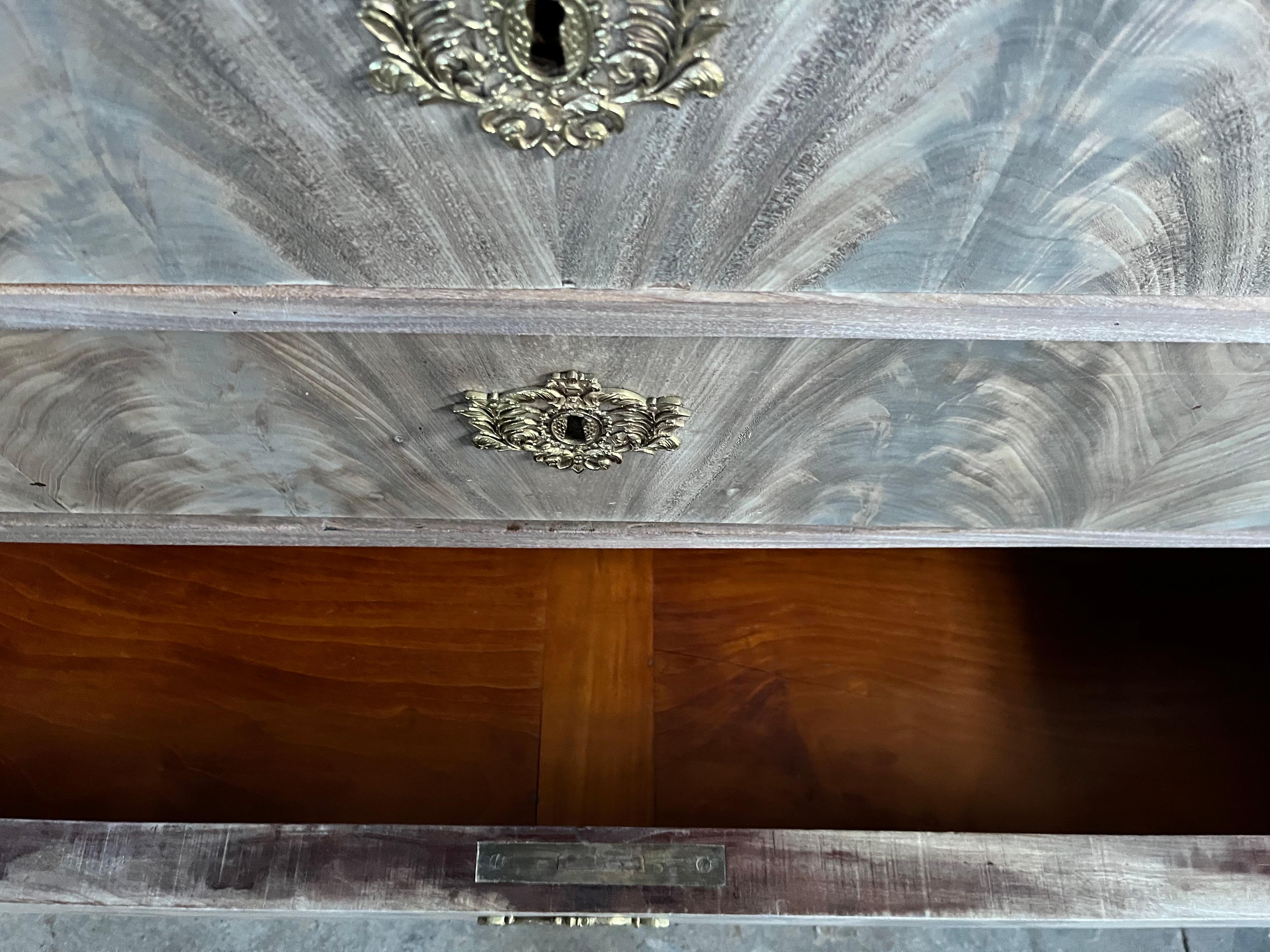 Cómoda Louis Philippe De Caoba Blanqueada Del Siglo XIX Con Mármol Gris Blanqueado en venta