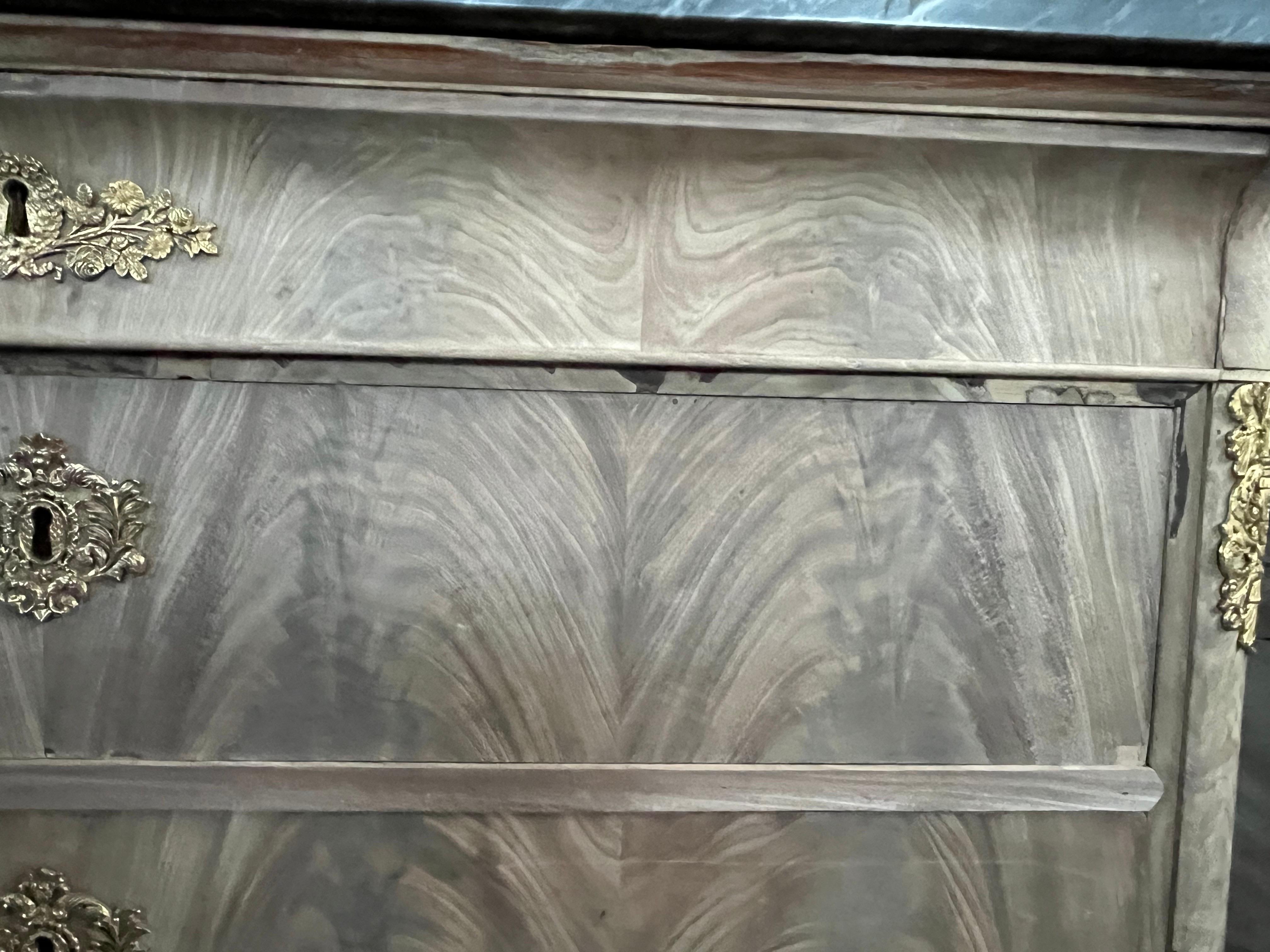 Cómoda Louis Philippe De Caoba Blanqueada Del Siglo XIX Con Mármol Gris en venta 2