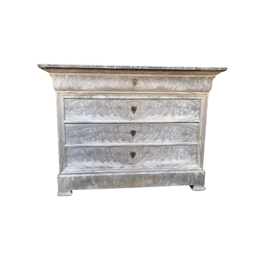 Louis Philippe chest of drawers hand-crafted in France in the mid 1800s using mahogany as primary wood. This chest is absolutely gorgeous, with beautiful proportions and masterly-placed bookmatched crotch mahogany veneer. The chest is topped by a