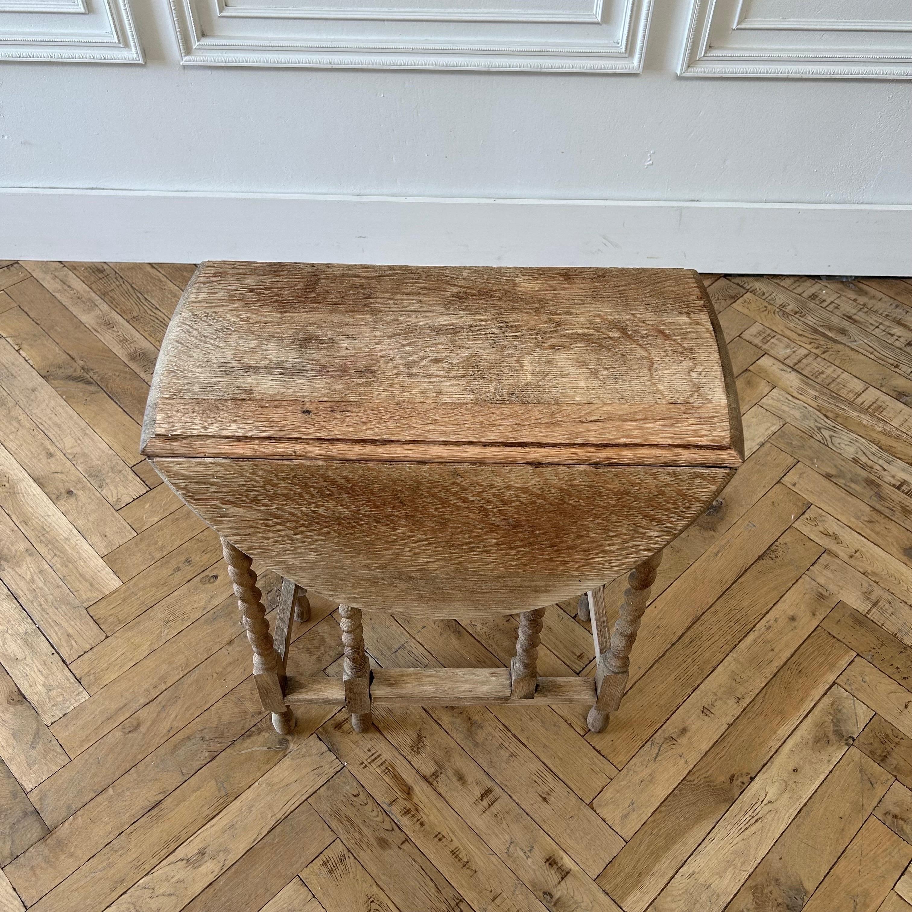19th Century Bleached Oak Double Gate-Leg Oval Table In Good Condition In Old Town Orange, CA