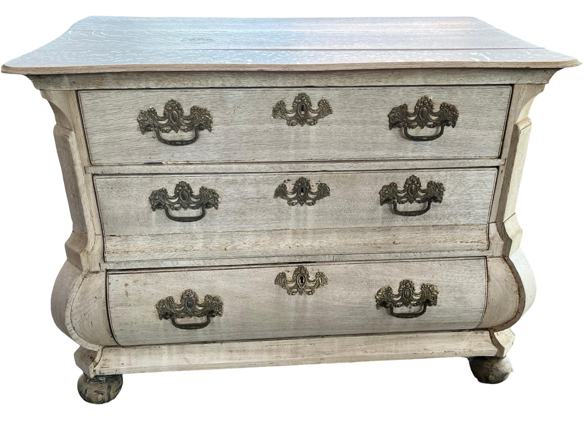 Cassettiera / Commode olandese in rovere sbiancato del XIX secolo in vendita 5