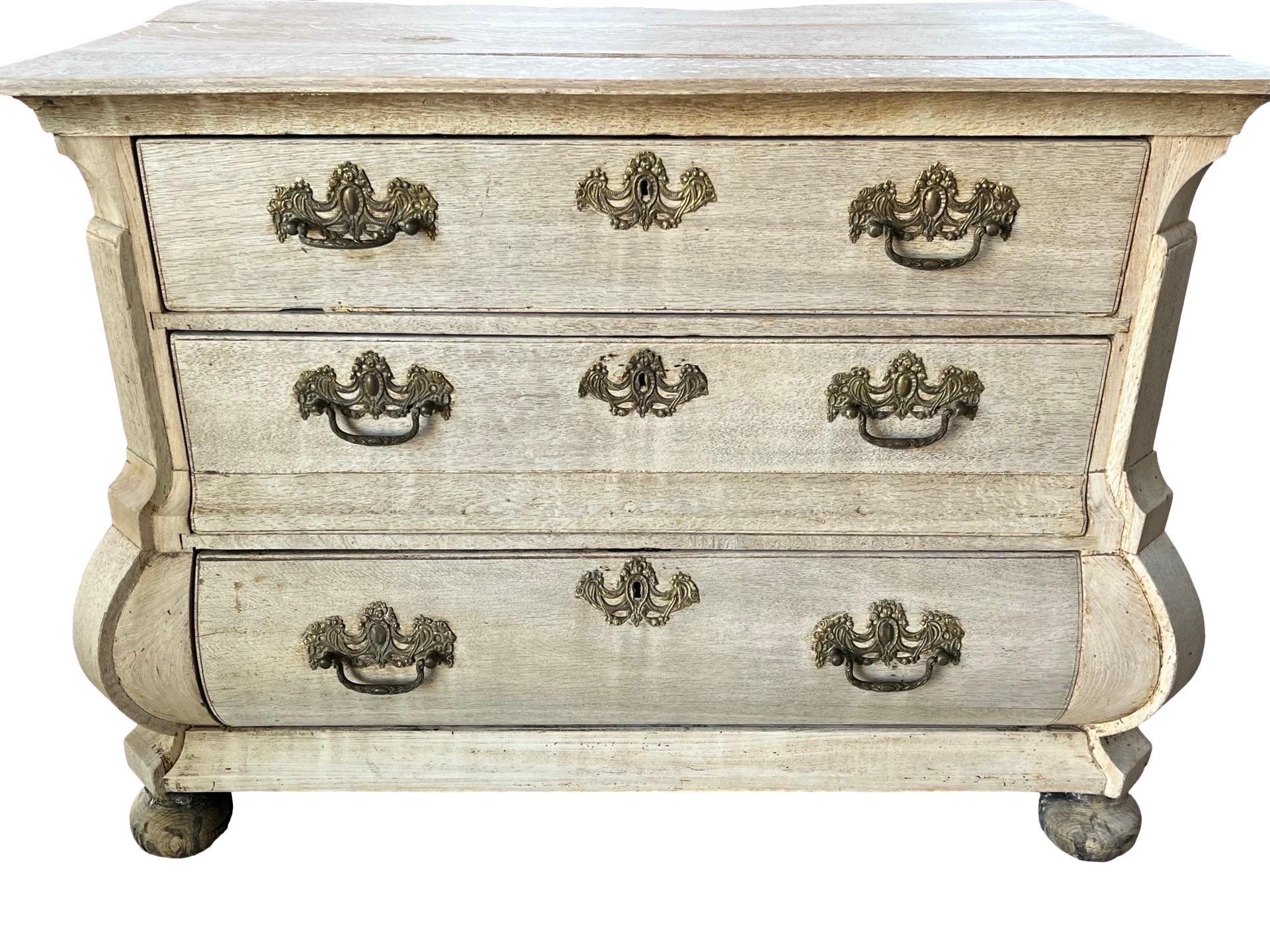 Cassettiera / Commode olandese in rovere sbiancato del XIX secolo in vendita 6