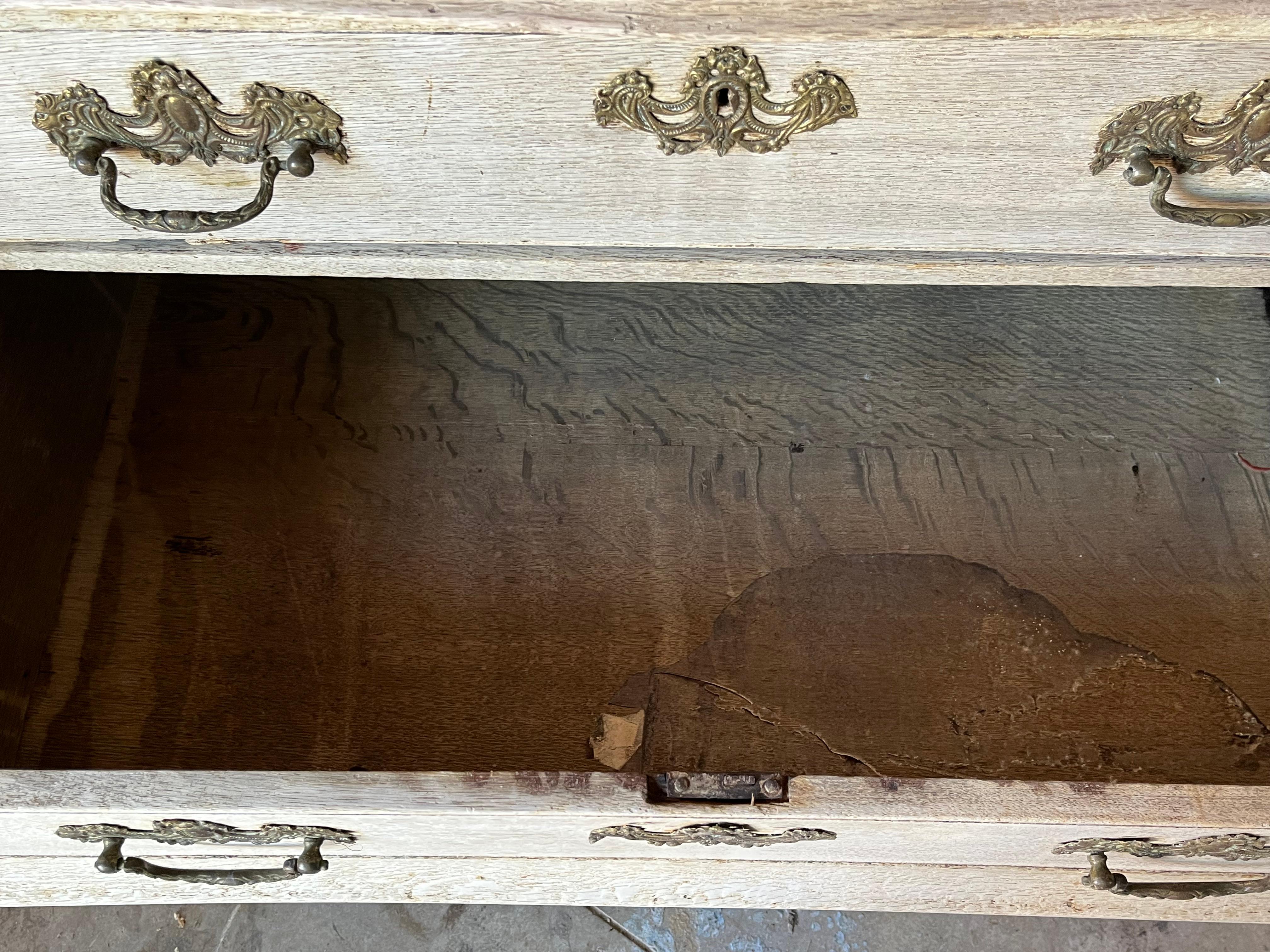 Cassettiera / Commode olandese in rovere sbiancato del XIX secolo in vendita 10