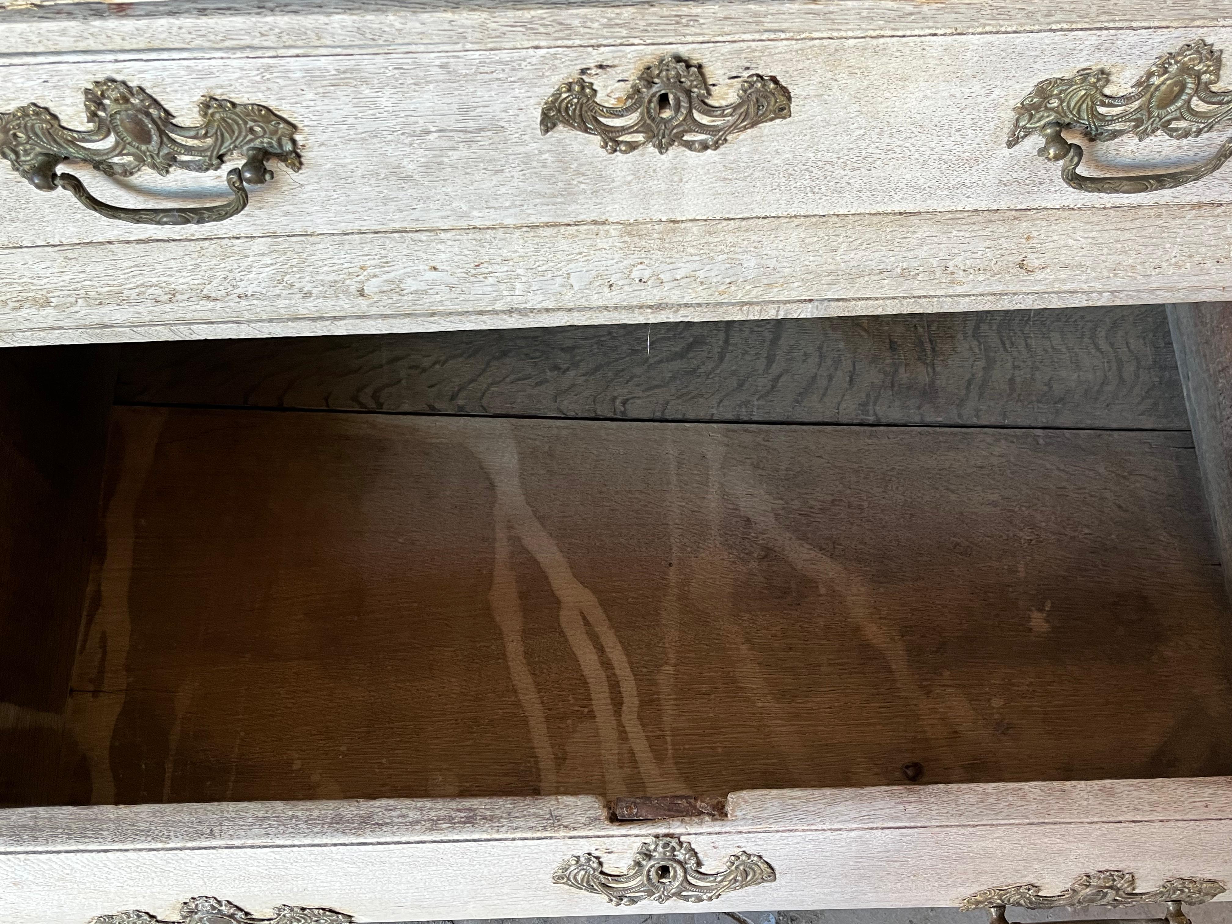 Cassettiera / Commode olandese in rovere sbiancato del XIX secolo in vendita 11