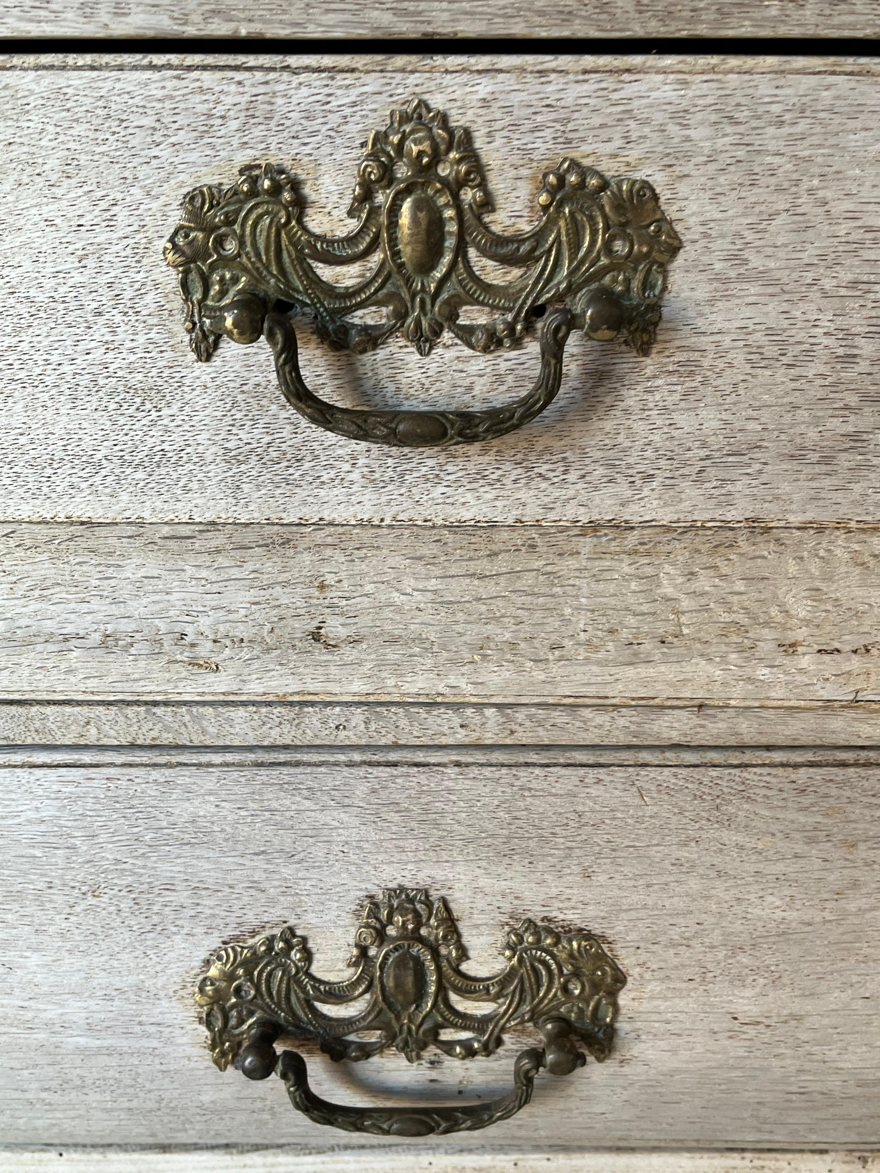 Cassettiera / Commode olandese in rovere sbiancato del XIX secolo in vendita 12