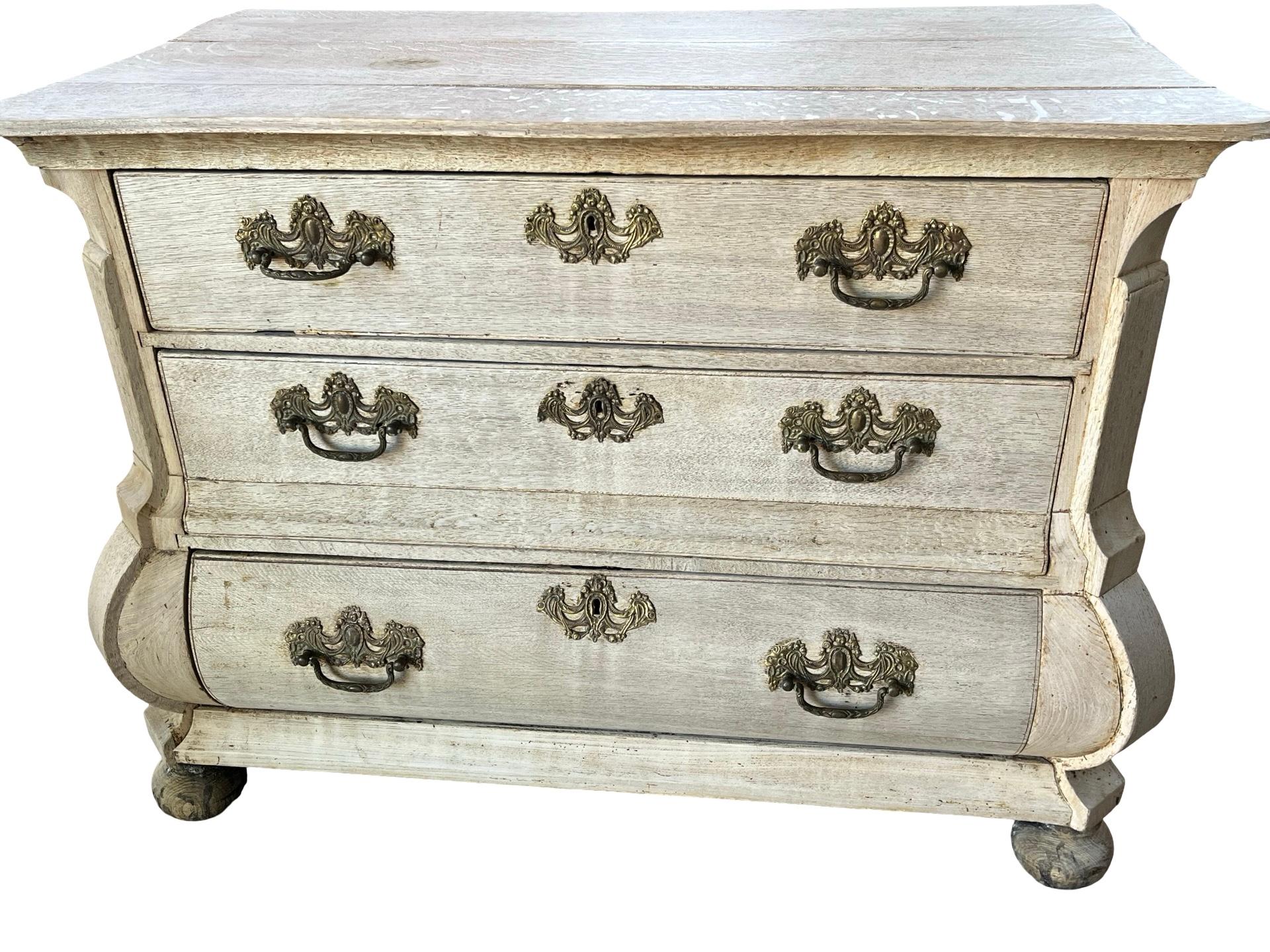 Barocco Cassettiera / Commode olandese in rovere sbiancato del XIX secolo in vendita