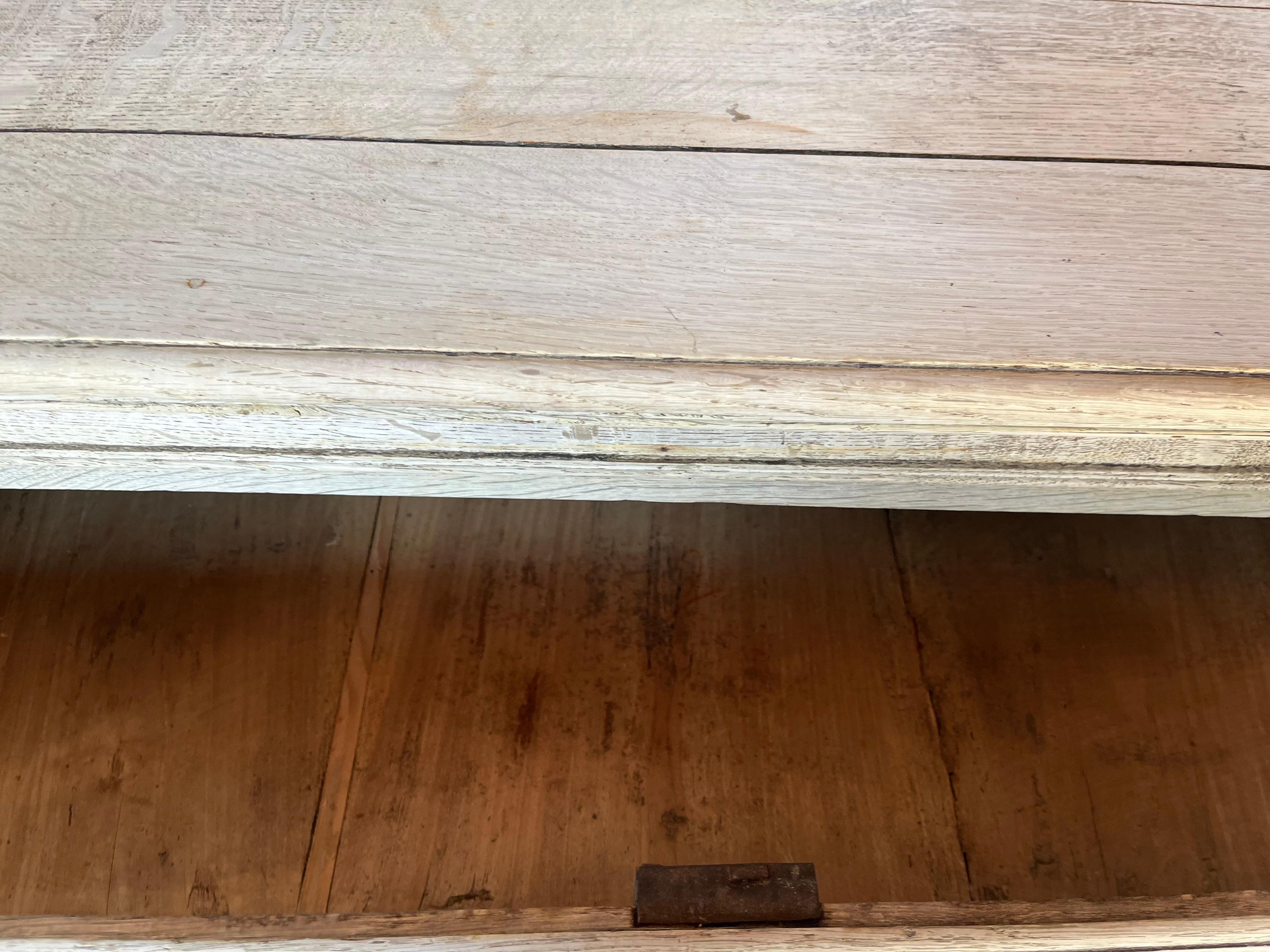 19th Century Bleached Oak Flemish Chest of Drawers For Sale 9