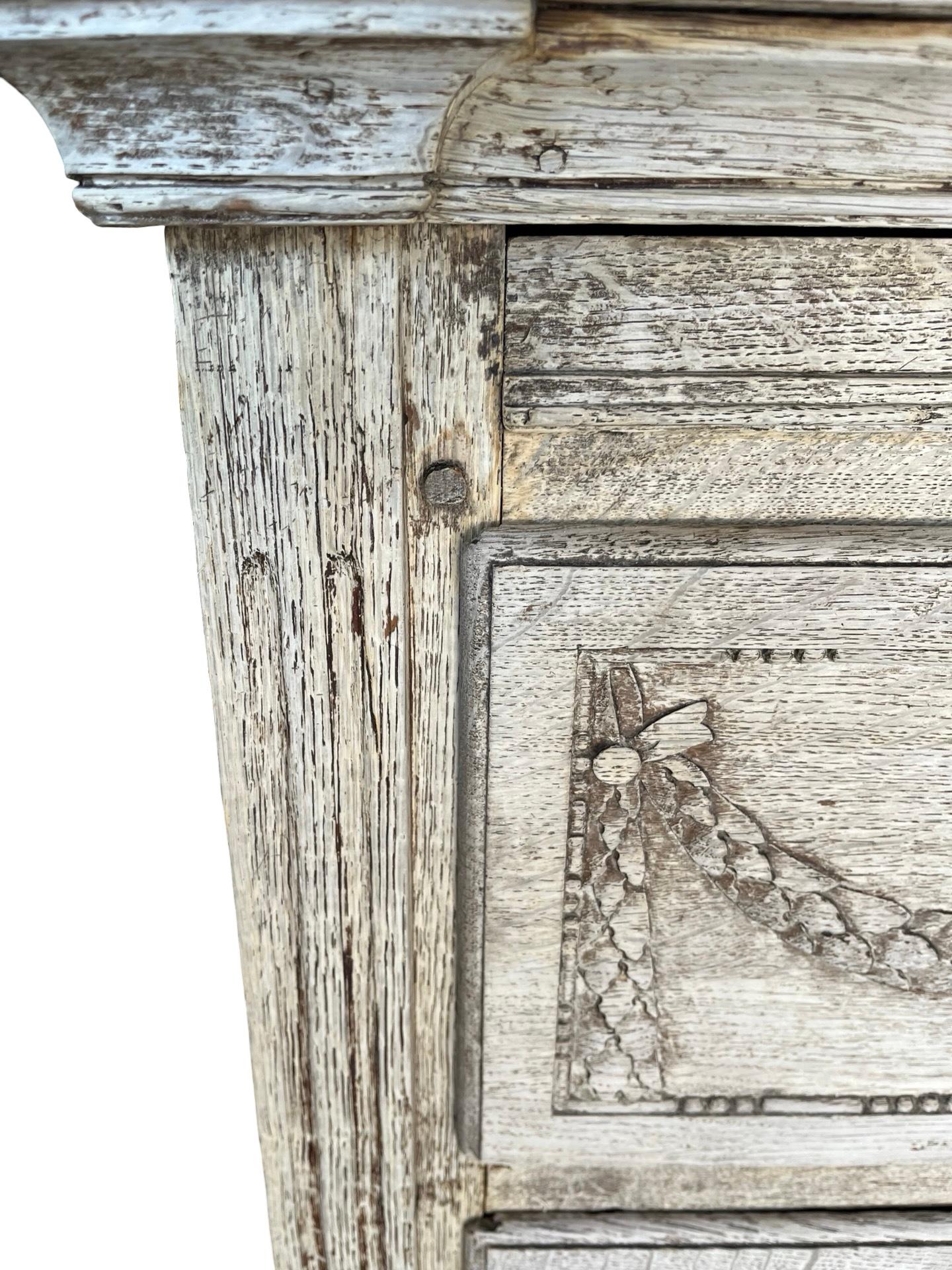 Cassettiera fiamminga in Oak sbiancato del XIX secolo in vendita 7