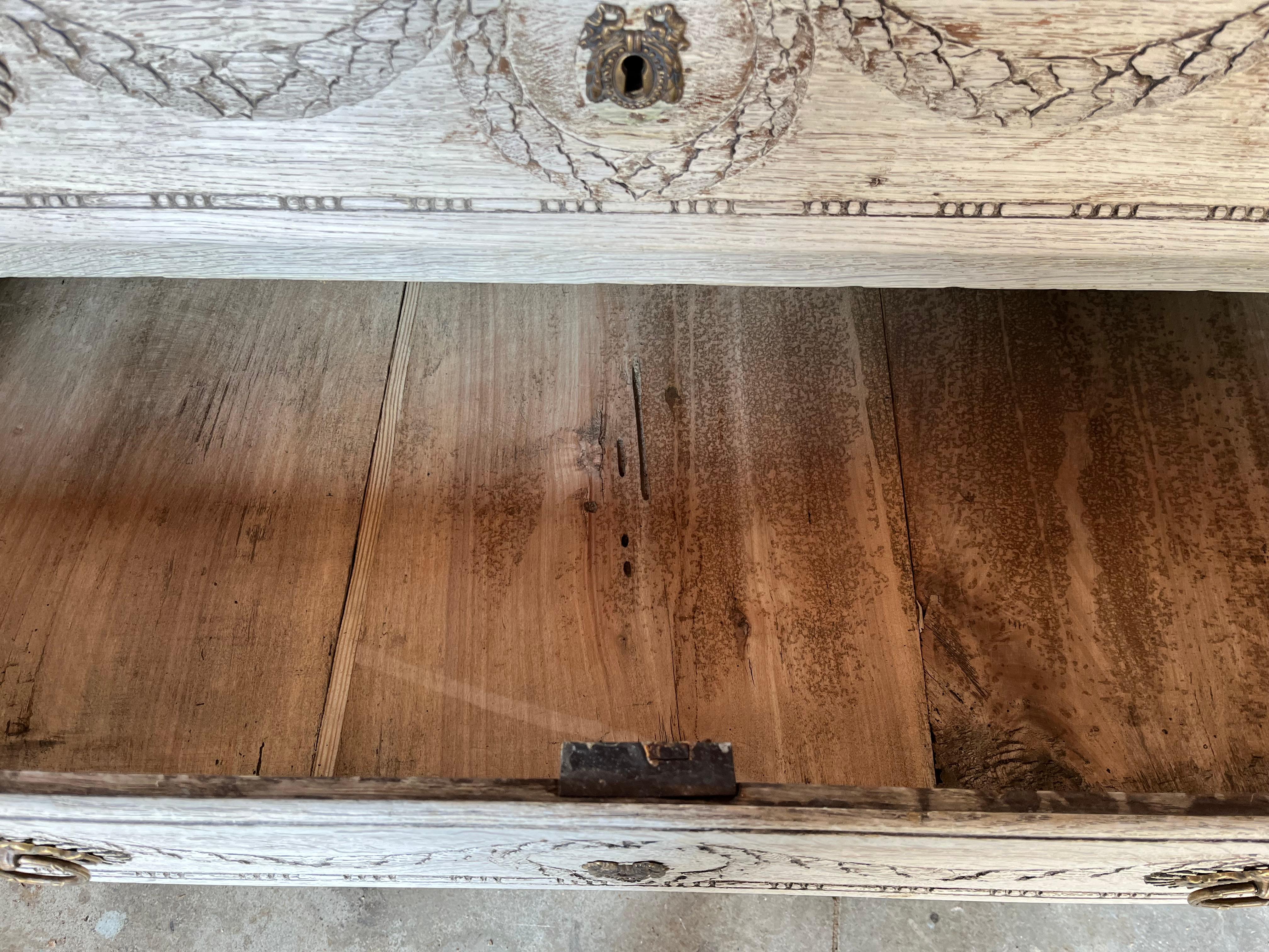 19th Century Bleached Oak Flemish Chest of Drawers For Sale 10