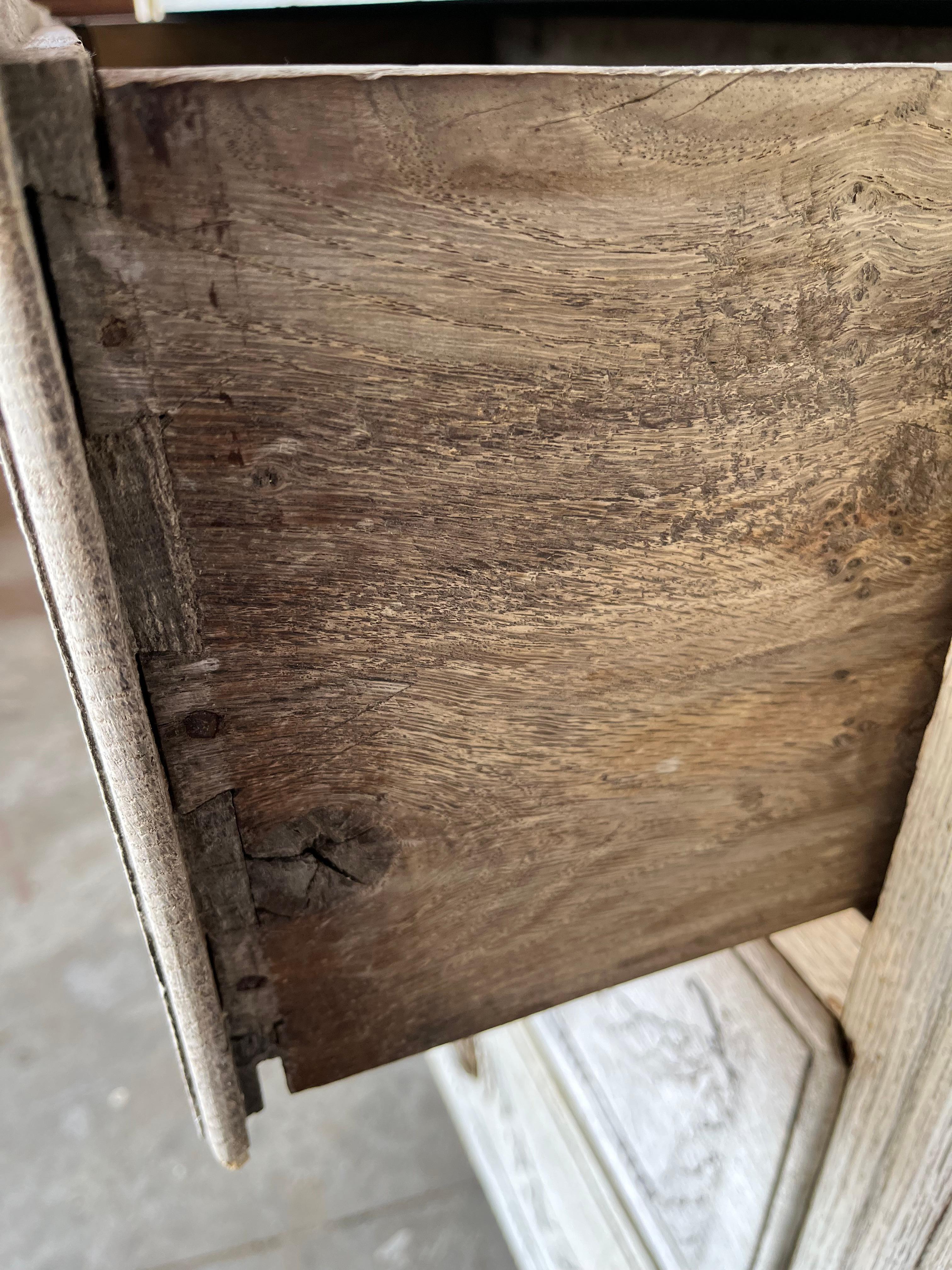 Belga Cassettiera fiamminga in Oak sbiancato del XIX secolo in vendita