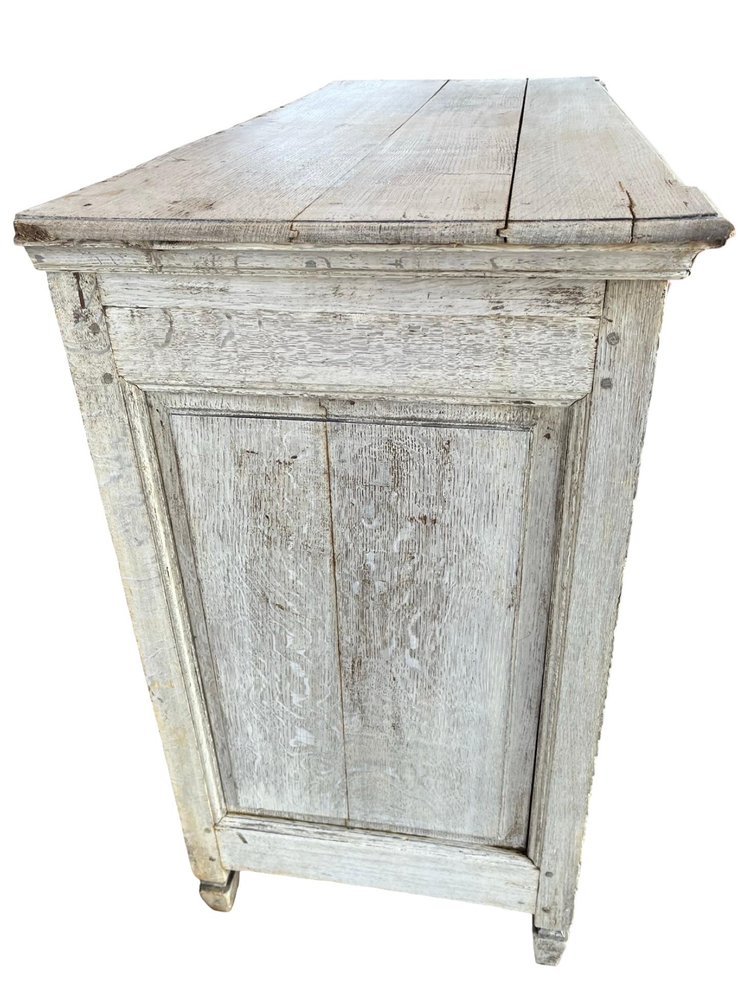 19th Century Bleached Oak Flemish Chest of Drawers In Good Condition For Sale In Viterbo, VT