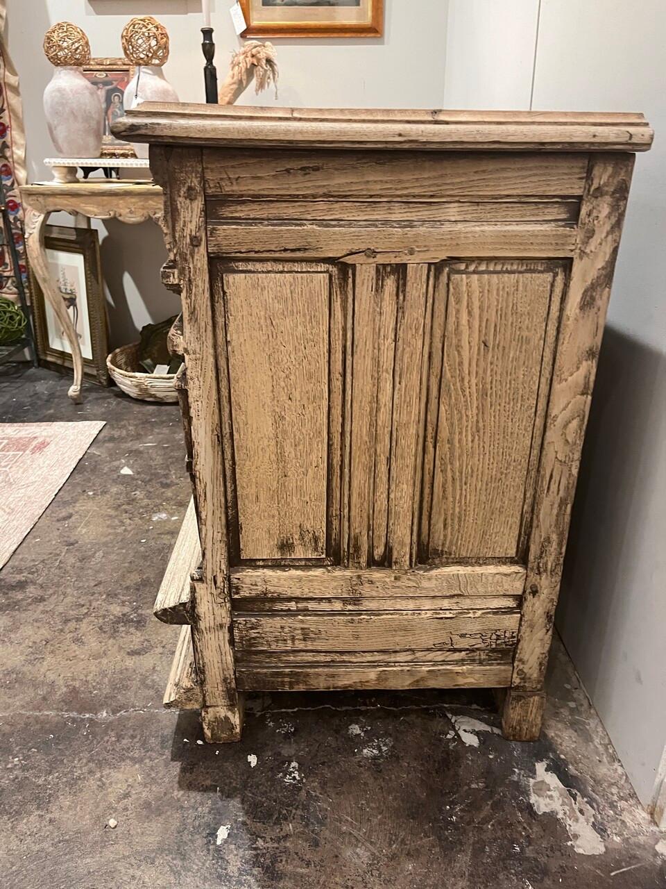 Credenza francese in rovere sbiancato del XIX secolo in vendita 4