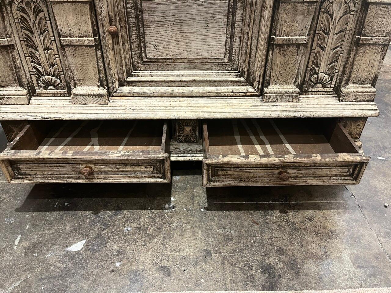 Quercia Credenza francese in rovere sbiancato del XIX secolo in vendita