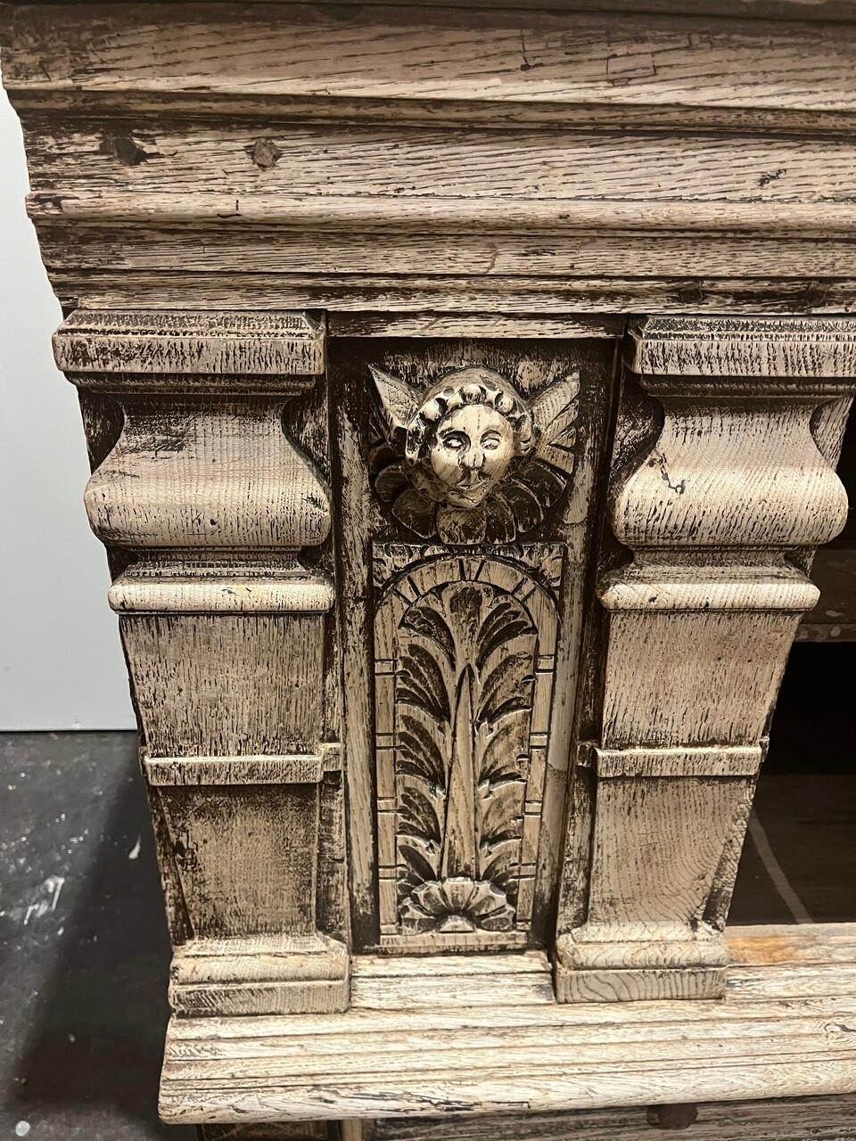 Credenza francese in rovere sbiancato del XIX secolo in vendita 2