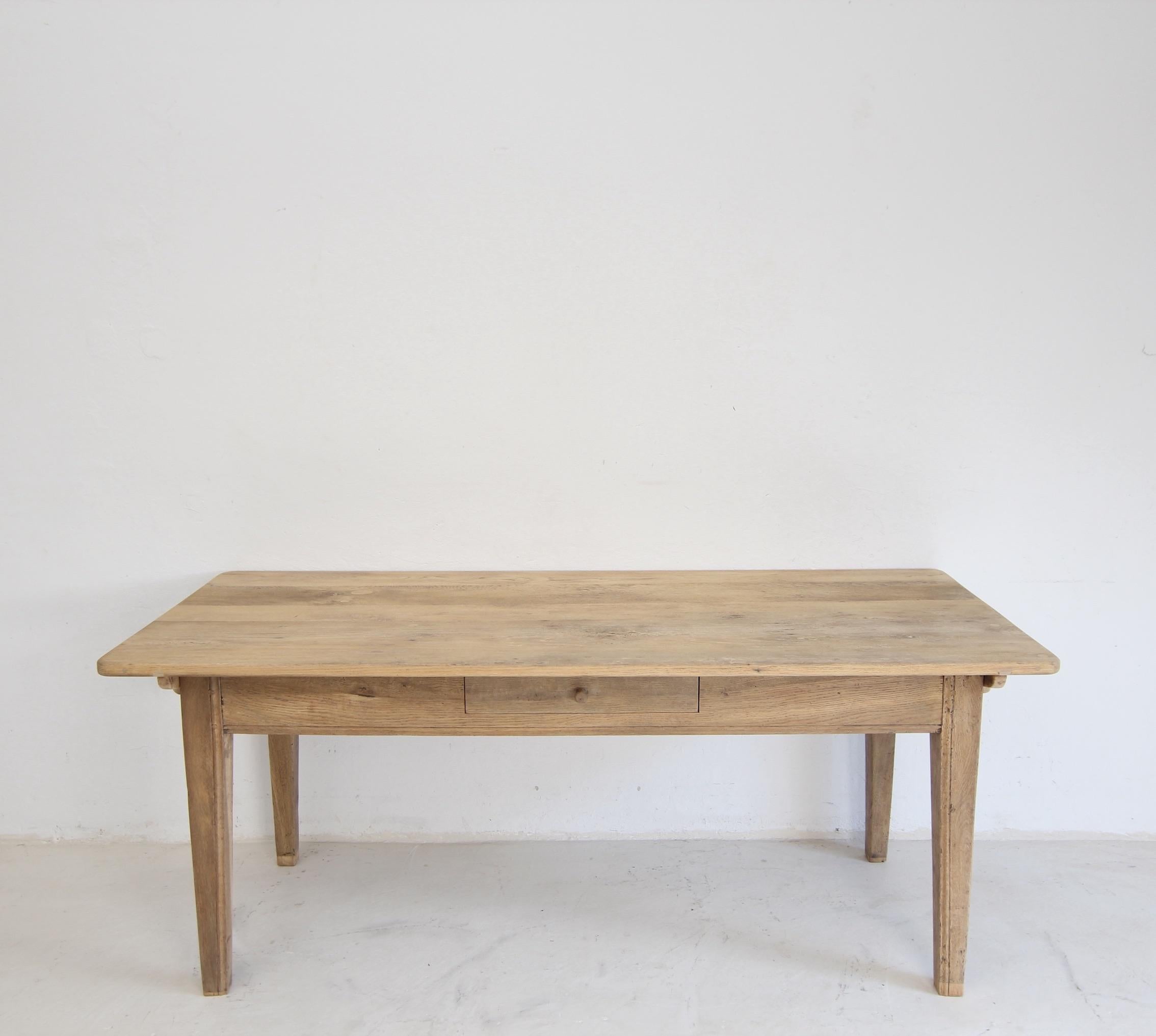 Table en Oak Oak blanchi du 19ème siècle Bon état - En vente à Dusseldorf, DE