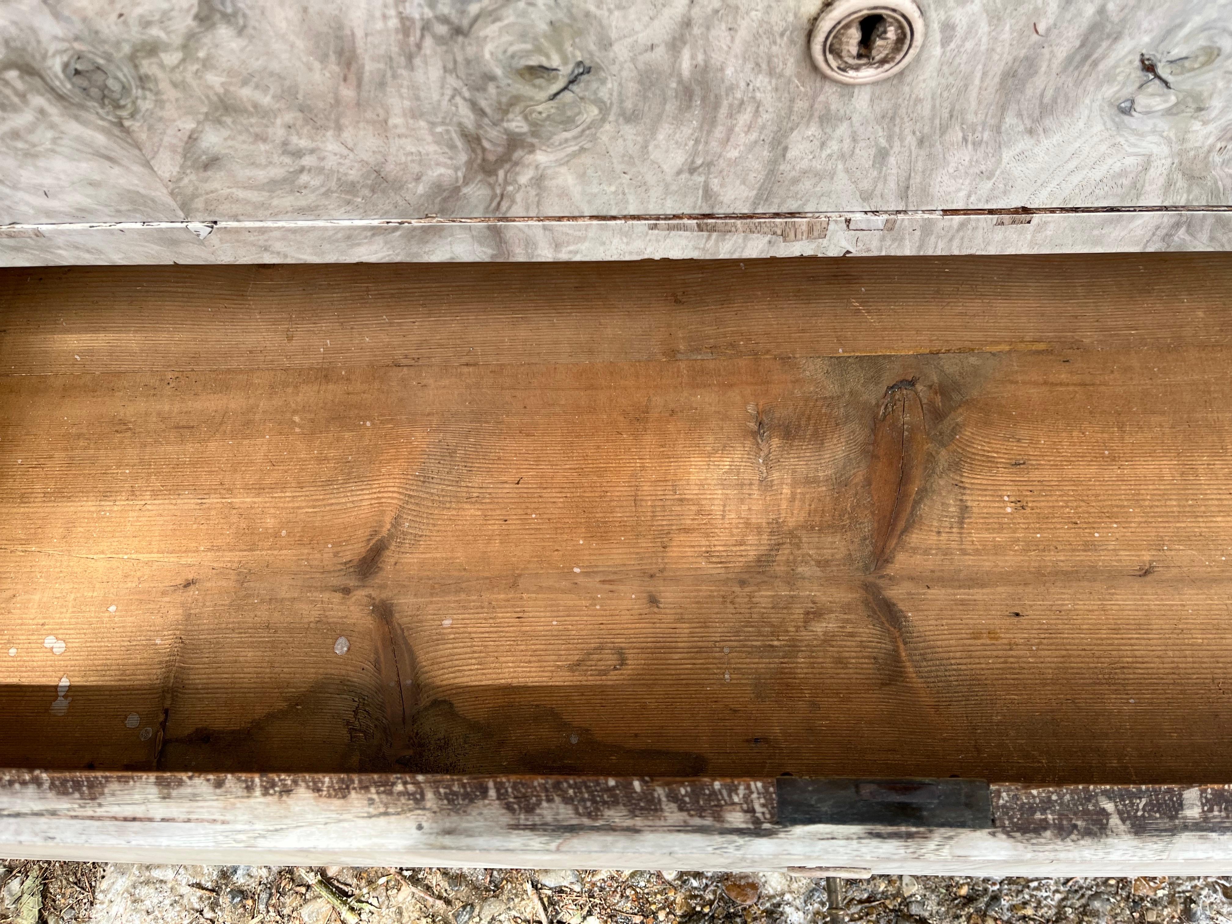 Cassettiera francese Louis Philippe in radica di noce sbiancata del XIX secolo 6